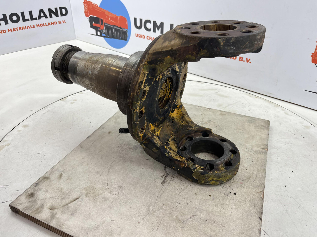 Grove 16 holes axle 2 - Steering knuckle for Mobile crane: picture 4 Grove 16 holes axle 2 - Steering knuckle for Mobile crane: picture 4