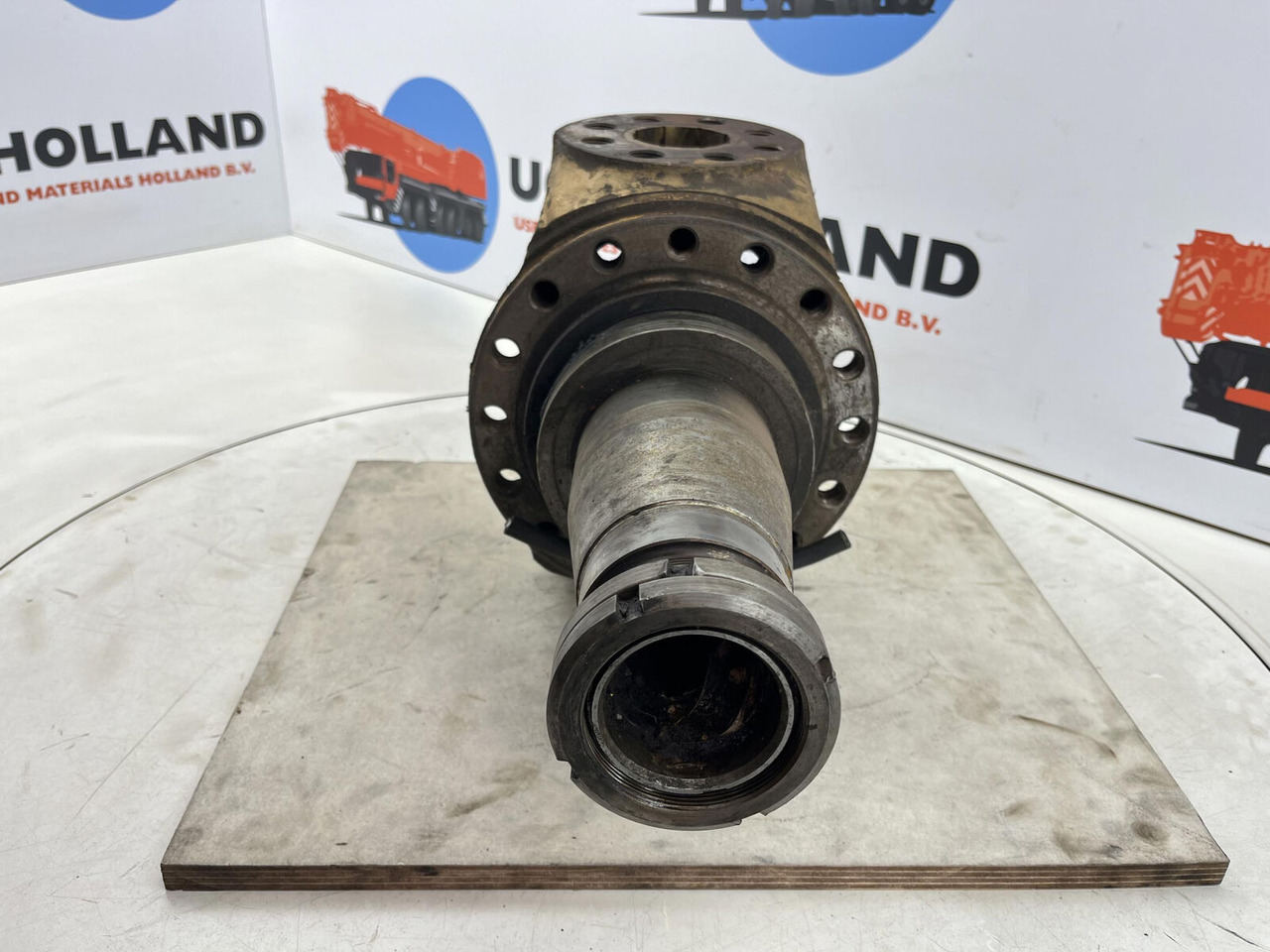 Grove 16 holes axle 2 - Steering knuckle for Mobile crane: picture 2 Grove 16 holes axle 2 - Steering knuckle for Mobile crane: picture 2
