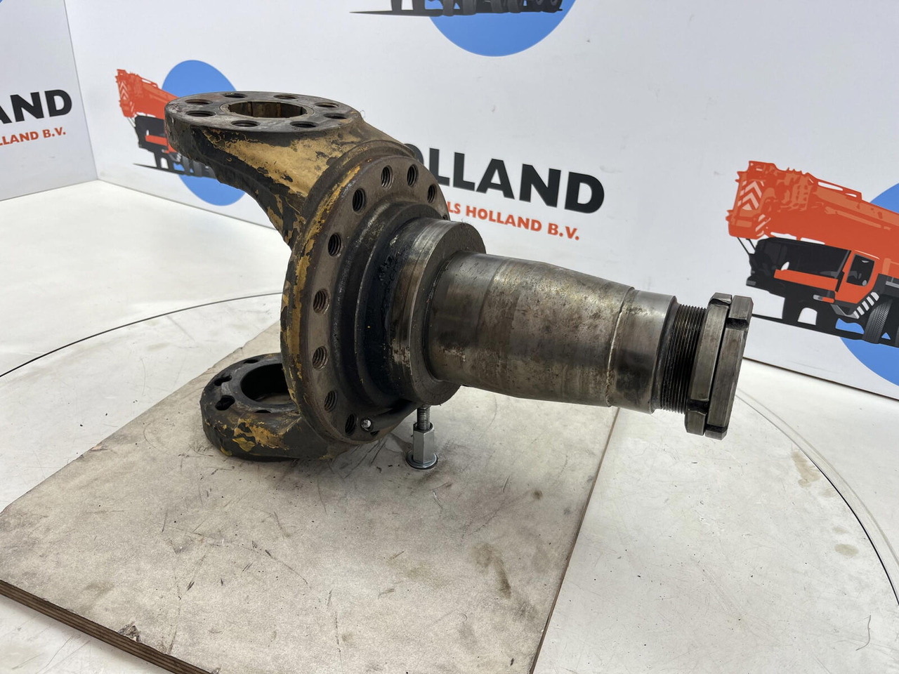 Grove 16 holes axle 2 - Steering knuckle for Mobile crane: picture 3 Grove 16 holes axle 2 - Steering knuckle for Mobile crane: picture 3