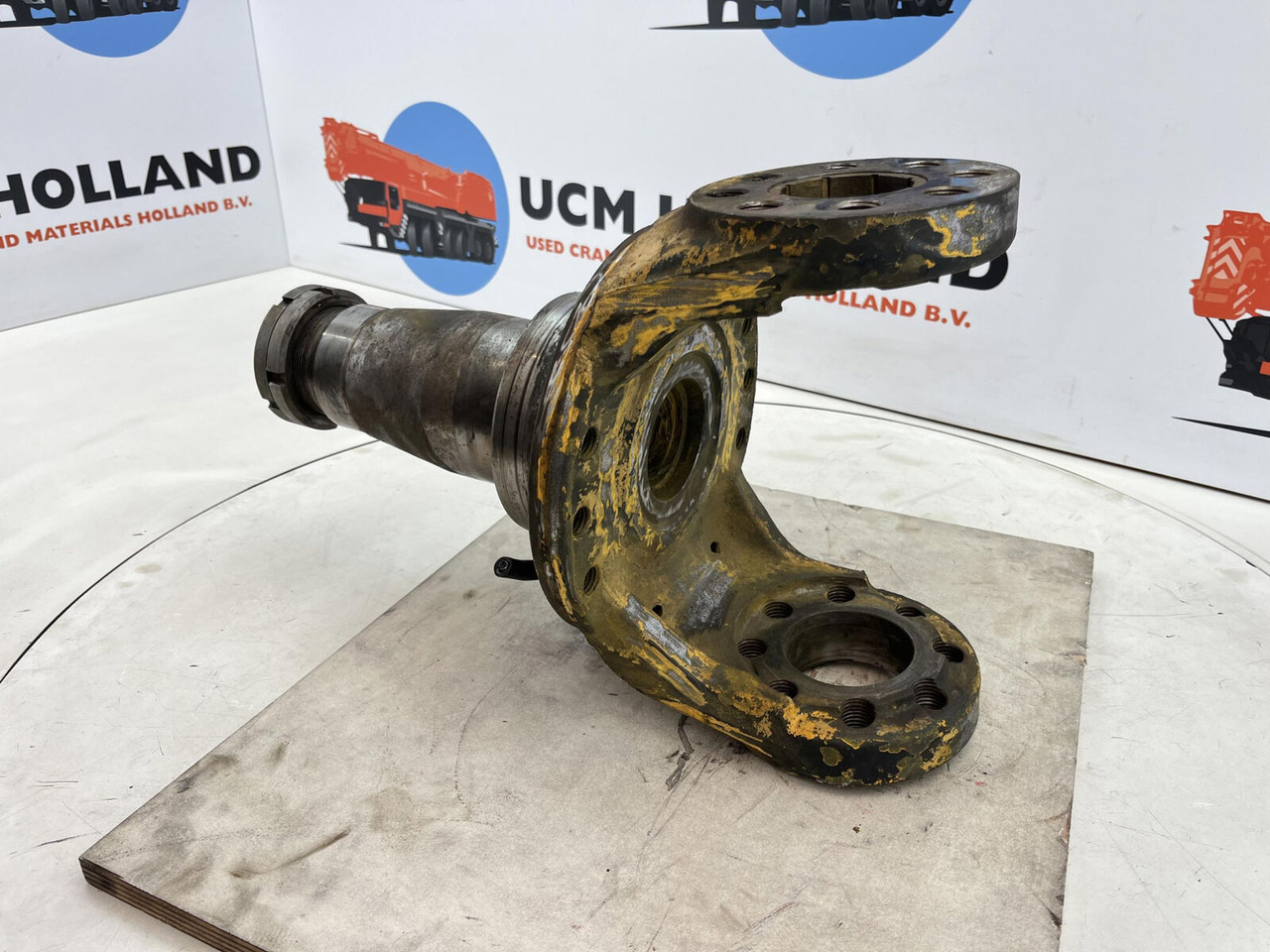 Grove AT 880 Steering knuckle 16 holes axle 2 - Steering knuckle for Mobile crane: picture 4 Grove AT 880 Steering knuckle 16 holes axle 2 - Steering knuckle for Mobile crane: picture 4