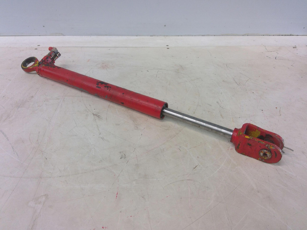 Grove GMK 3050 cabin tilt cylinder - Hydraulic cylinder for Mobile crane: picture 1 Grove GMK 3050 cabin tilt cylinder - Hydraulic cylinder for Mobile crane: picture 1