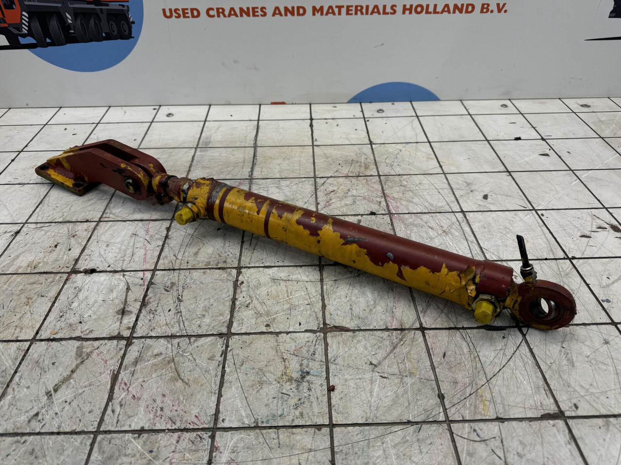 Grove GMK 3050 counterweight swivel cylinder - Hydraulic cylinder for Mobile crane: picture 2 Grove GMK 3050 counterweight swivel cylinder - Hydraulic cylinder for Mobile crane: picture 2