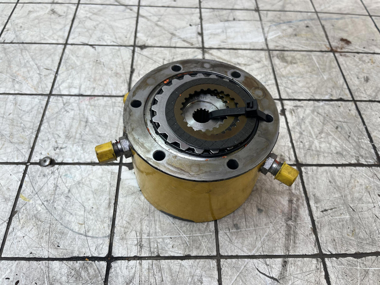 Grove GMK 6300 L multiple-disk brake - Swing motor for Crane: picture 1 Grove GMK 6300 L multiple-disk brake - Swing motor for Crane: picture 1
