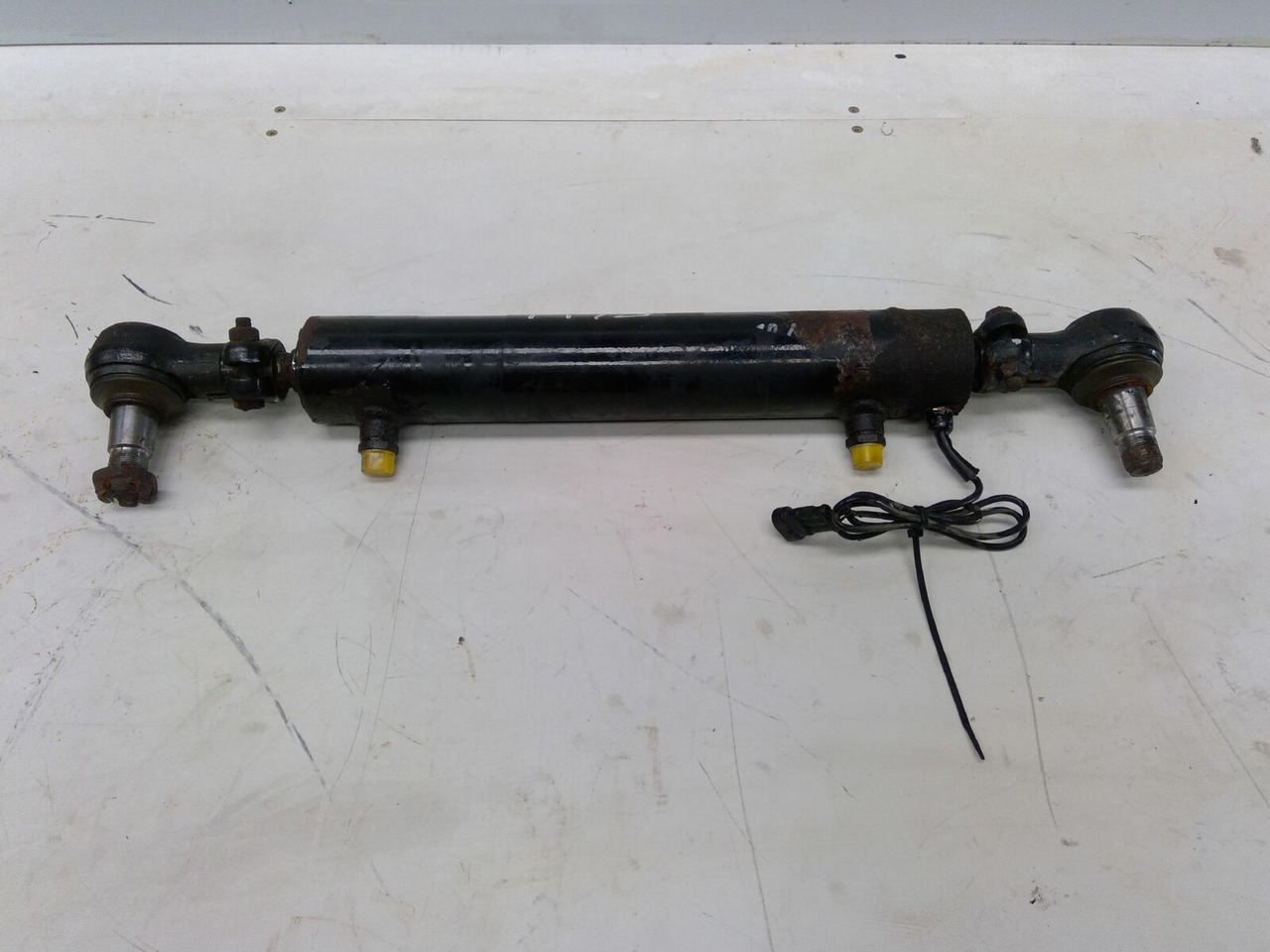 Grove Grove GMK 3055 steering cylinder axle 1 right - Hydraulic cylinder for Mobile crane: picture 4 Grove Grove GMK 3055 steering cylinder axle 1 right - Hydraulic cylinder for Mobile crane: picture 4