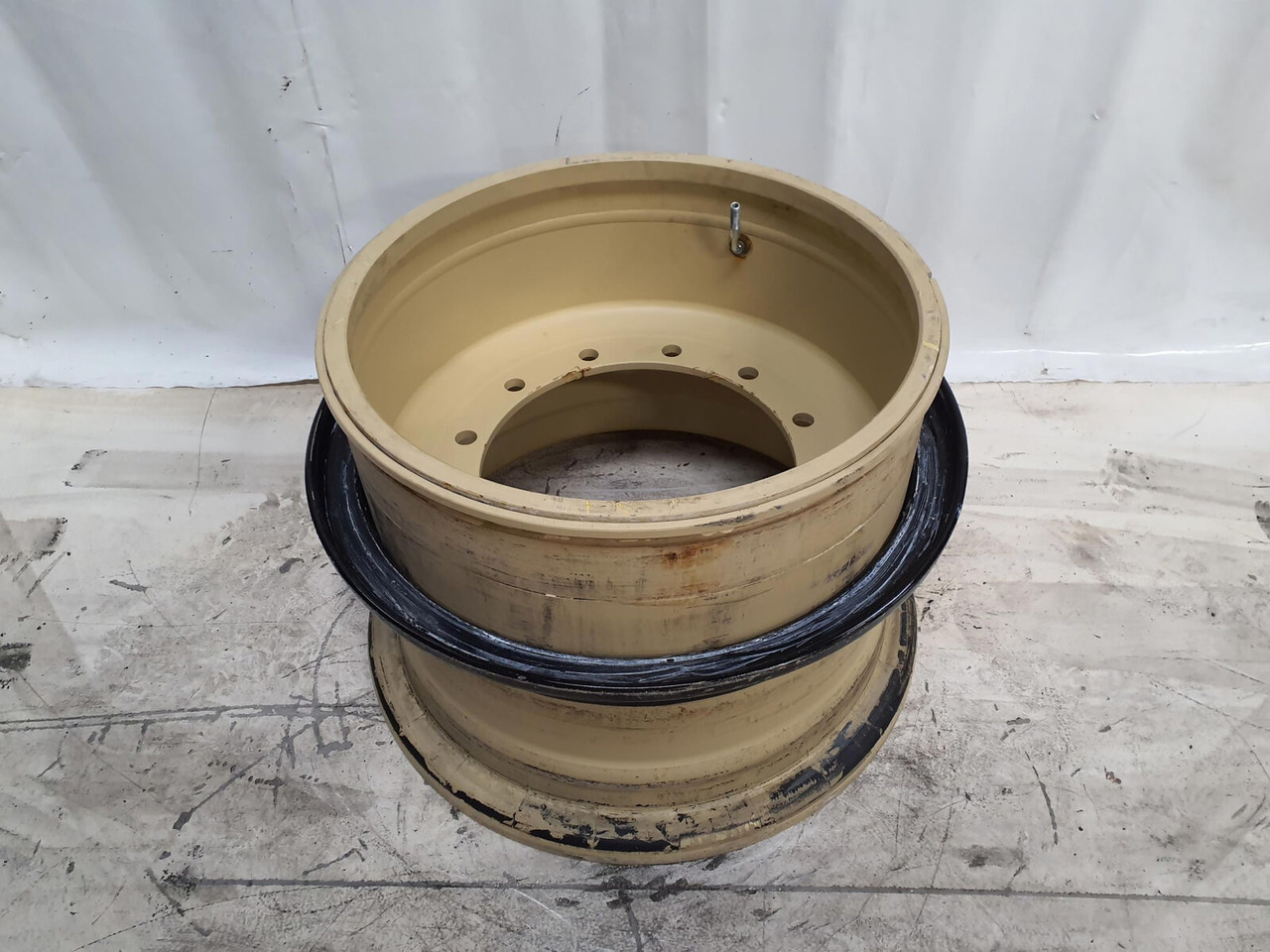 Grove Rim 525/80R25 12 20.5 3p - Rim for Crane: picture 1 Grove Rim 525/80R25 12 20.5 3p - Rim for Crane: picture 1