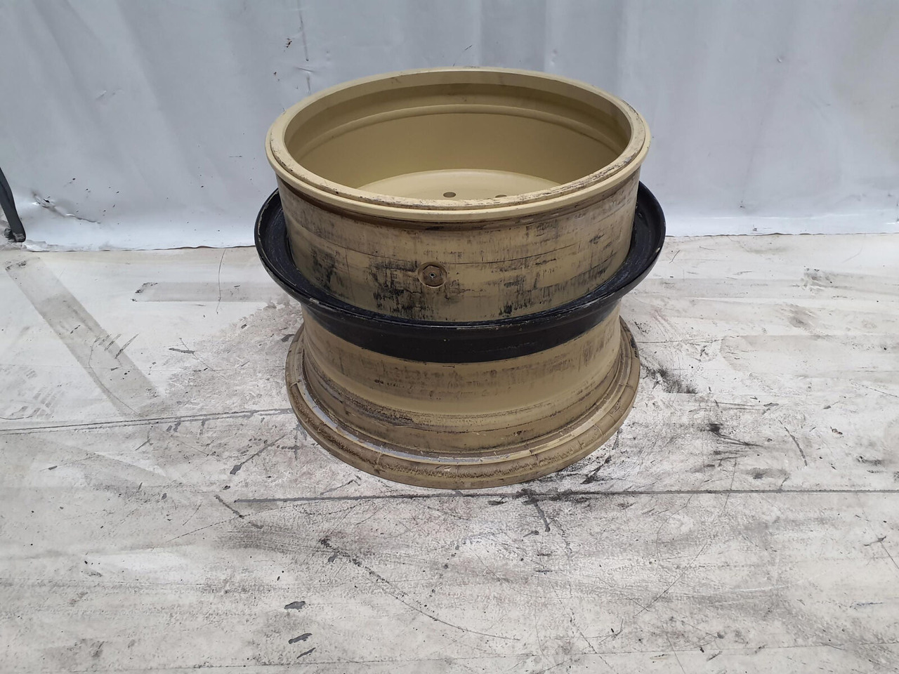 Grove Rim 525/80R25 12 20.5 3p - Rim for Crane: picture 3 Grove Rim 525/80R25 12 20.5 3p - Rim for Crane: picture 3