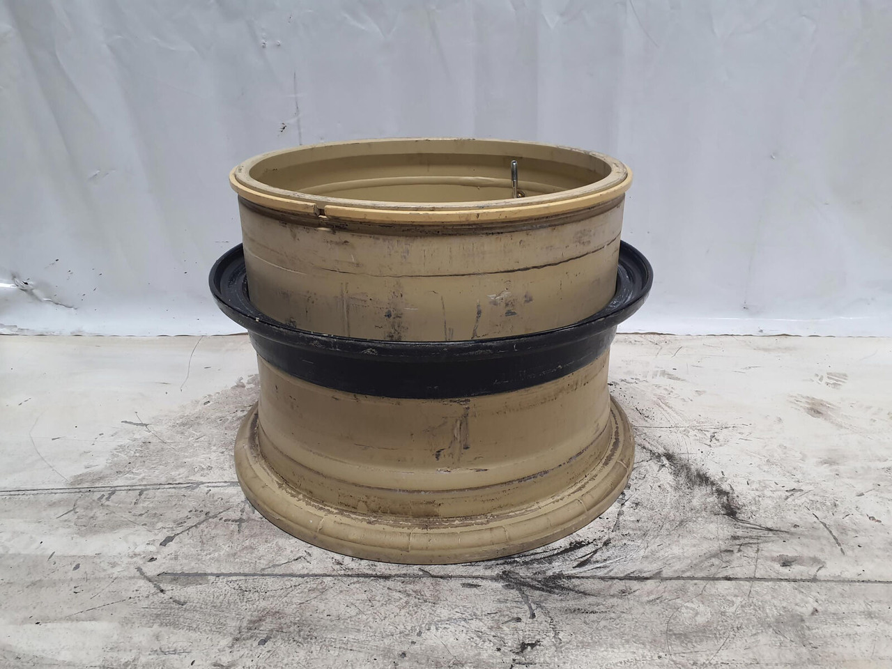 Grove Rim 525/80R25 12 20.5 3p - Rim for Crane: picture 3 Grove Rim 525/80R25 12 20.5 3p - Rim for Crane: picture 3