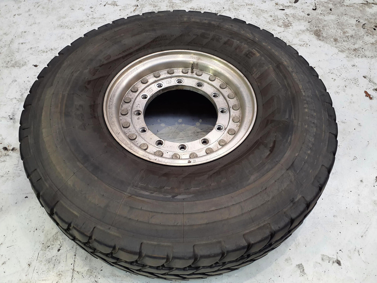 Grove Wheel 445/95R25 12 9 2p alu - Wheel and tire package for Crane: picture 3 Grove Wheel 445/95R25 12 9 2p alu - Wheel and tire package for Crane: picture 3