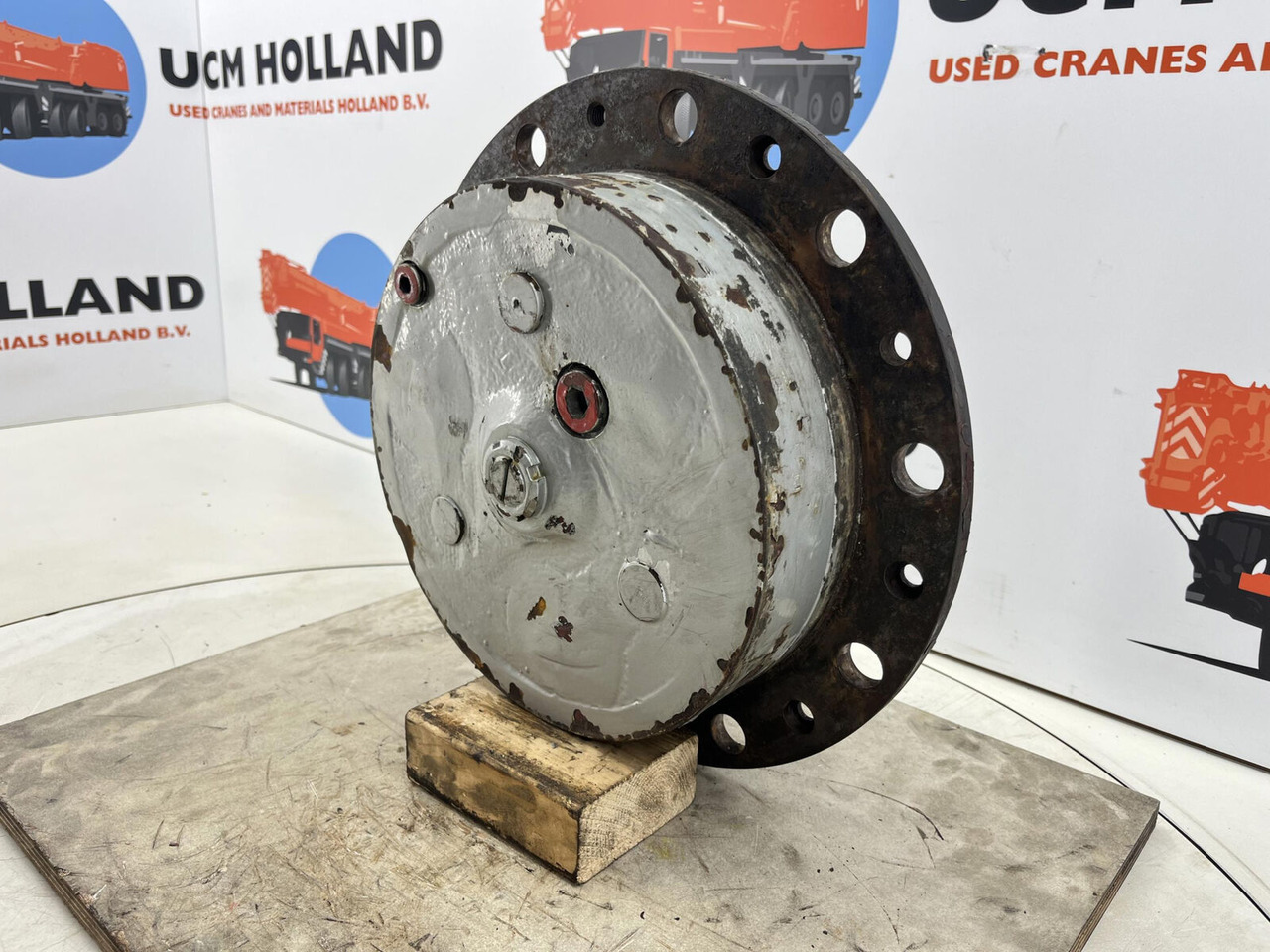 Kessler Planetary gear 31-15-62-40-3pl-H84-46 - Swing motor for Crane: picture 2 Kessler Planetary gear 31-15-62-40-3pl-H84-46 - Swing motor for Crane: picture 2