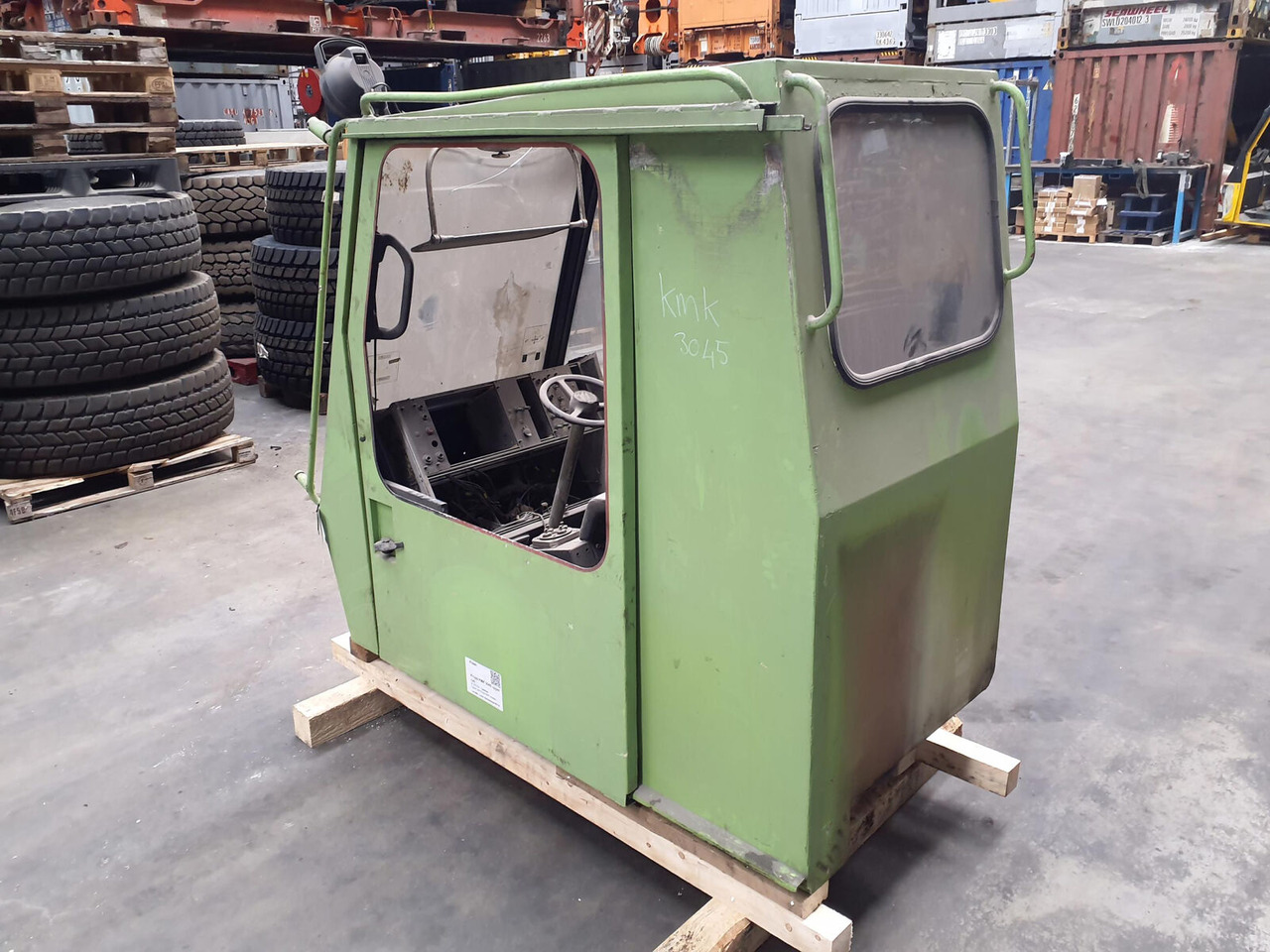 Krupp KMK 3045 upper cabin - Cab for Mobile crane: picture 4 Krupp KMK 3045 upper cabin - Cab for Mobile crane: picture 4