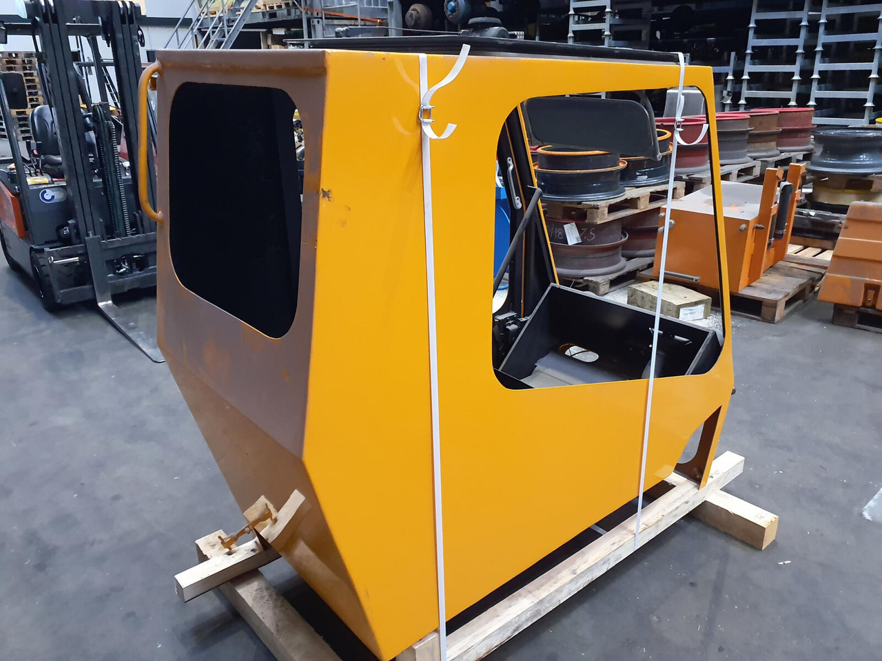 Krupp KMK 5100 upper cabin - Cab for Mobile crane: picture 3 Krupp KMK 5100 upper cabin - Cab for Mobile crane: picture 3