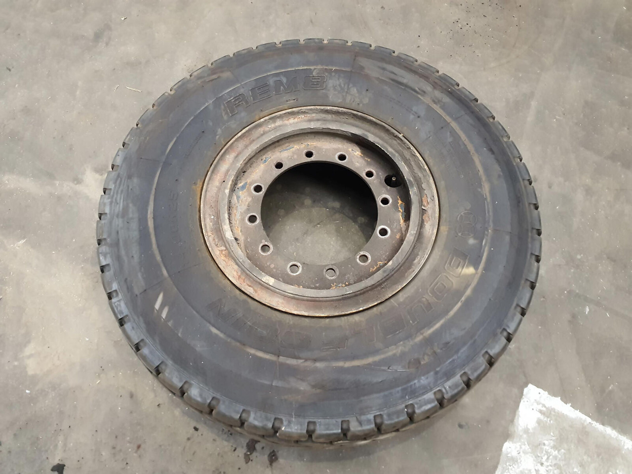 Krupp Wheel 385/95R25 12 5.4 3p - Wheel and tire package for Crane: picture 1 Krupp Wheel 385/95R25 12 5.4 3p - Wheel and tire package for Crane: picture 1
