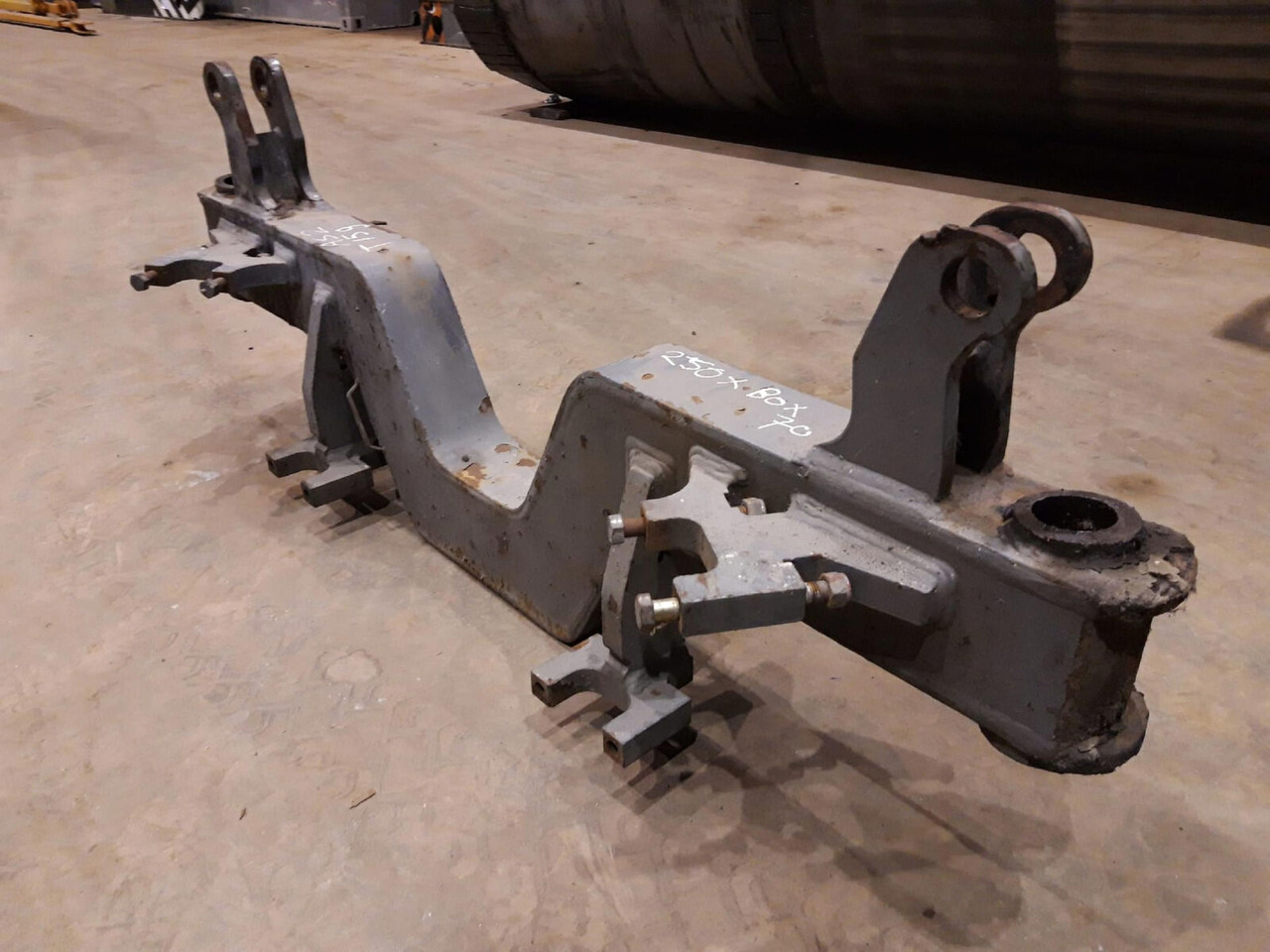 Liebherr LTM 1050-1 Axle housing axle 2 - Axle and parts for Mobile crane: picture 1 Liebherr LTM 1050-1 Axle housing axle 2 - Axle and parts for Mobile crane: picture 1
