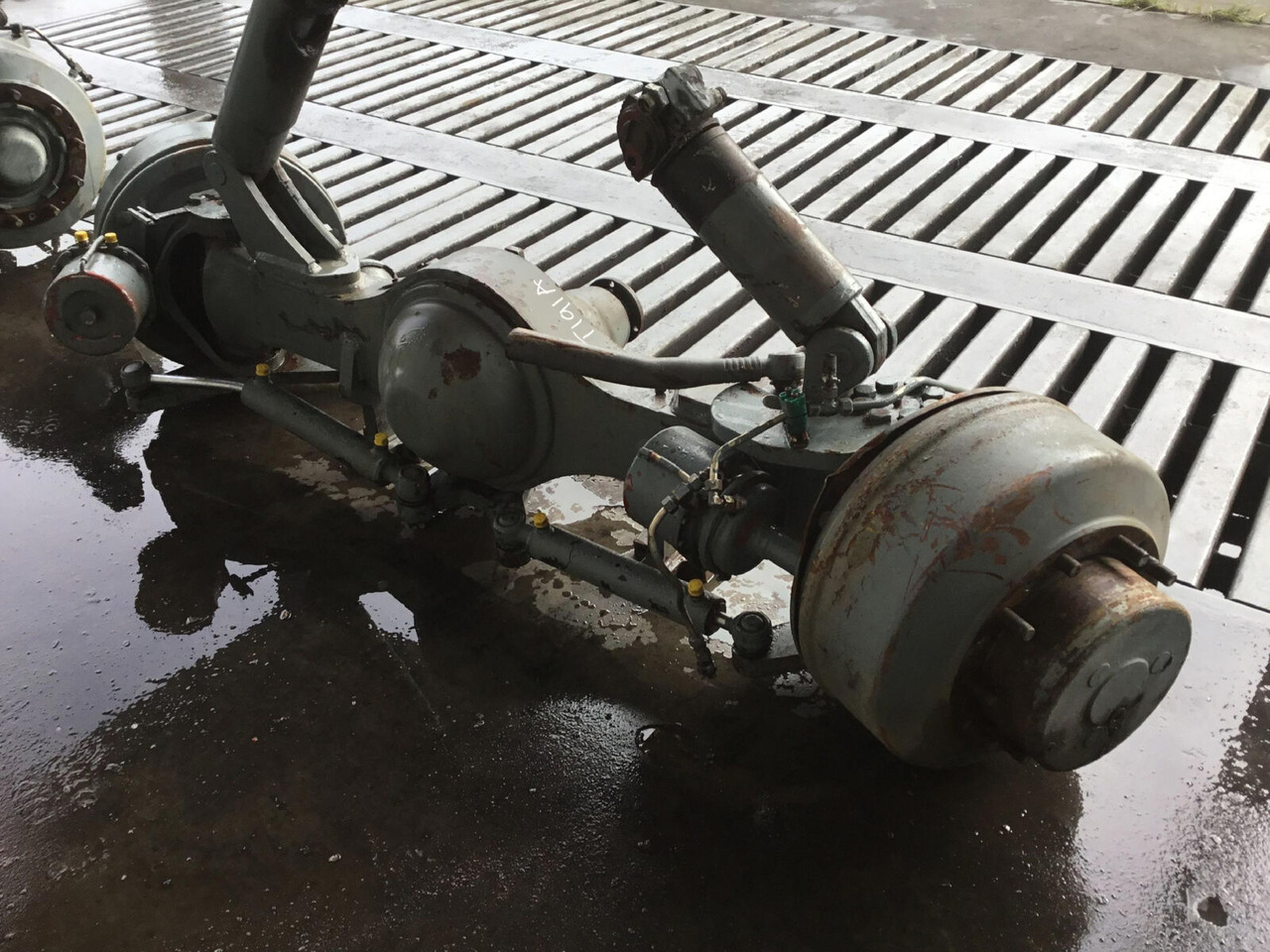 Liebherr LTM 1050-1 axle 1 - Axle and parts for Mobile crane: picture 4 Liebherr LTM 1050-1 axle 1 - Axle and parts for Mobile crane: picture 4