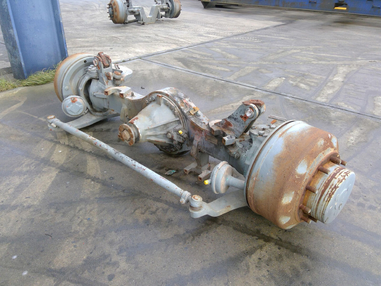 Liebherr LTM 1050-1 axle 1 - Axle and parts for Mobile crane: picture 2 Liebherr LTM 1050-1 axle 1 - Axle and parts for Mobile crane: picture 2