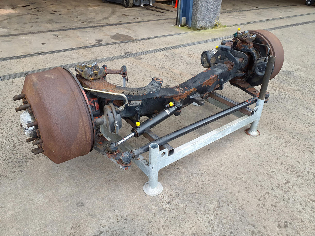Liebherr LTM 1060-2 axle 2 - Axle and parts for Mobile crane: picture 3 Liebherr LTM 1060-2 axle 2 - Axle and parts for Mobile crane: picture 3