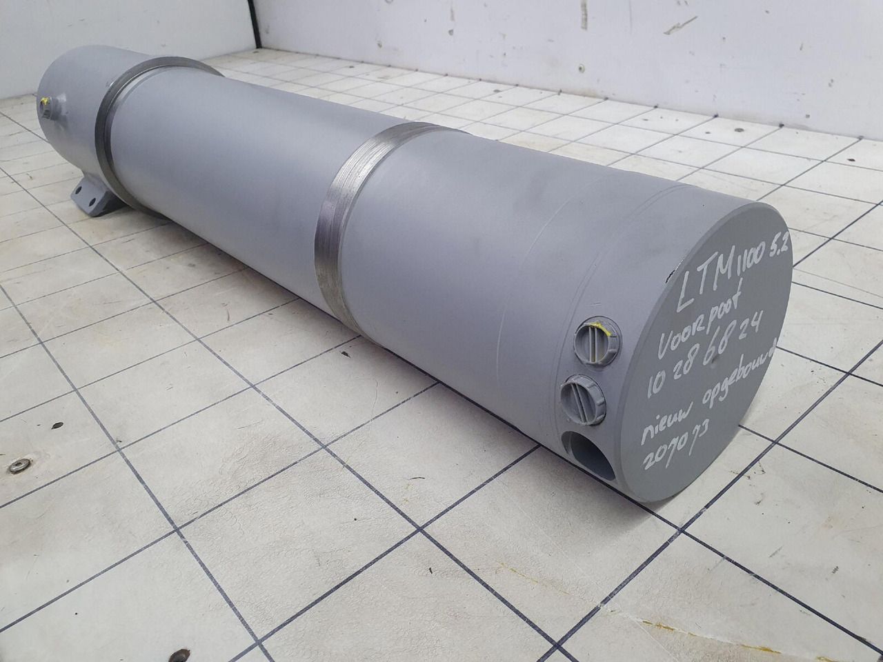 Liebherr LTM 1100-5.2 outrigger support cylinder front 10286824 - Hydraulic cylinder for Mobile crane: picture 3 Liebherr LTM 1100-5.2 outrigger support cylinder front 10286824 - Hydraulic cylinder for Mobile crane: picture 3