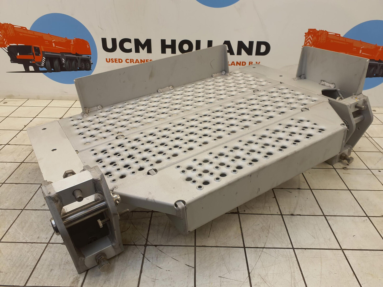 Liebherr LTM 1160-5.2 pedestal 75X806X440 - Footstep for Mobile crane: picture 1 Liebherr LTM 1160-5.2 pedestal 75X806X440 - Footstep for Mobile crane: picture 1