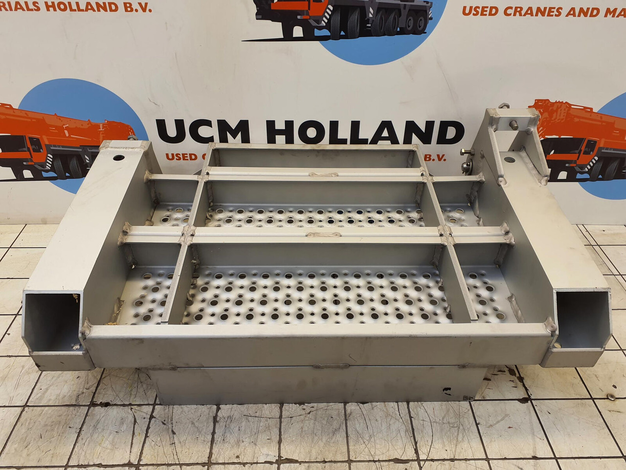 Liebherr LTM 1160-5.2 pedestal 75X806X440 - Footstep for Mobile crane: picture 5 Liebherr LTM 1160-5.2 pedestal 75X806X440 - Footstep for Mobile crane: picture 5