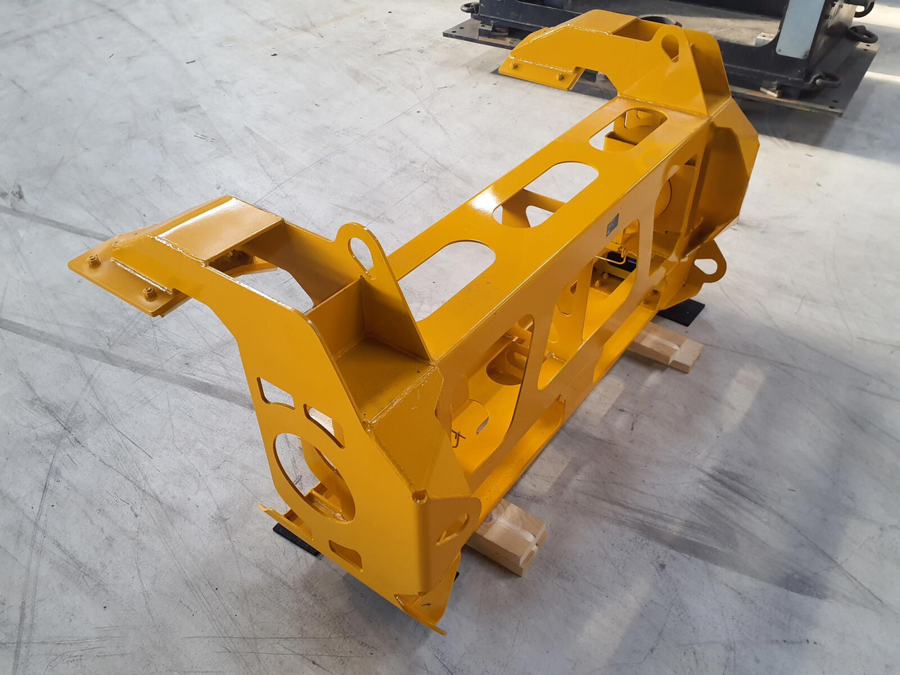 Liebherr LTM 1750-9.1 Luffing cylinder lifting device front - Body and exterior for Mobile crane: picture 2 Liebherr LTM 1750-9.1 Luffing cylinder lifting device front - Body and exterior for Mobile crane: picture 2