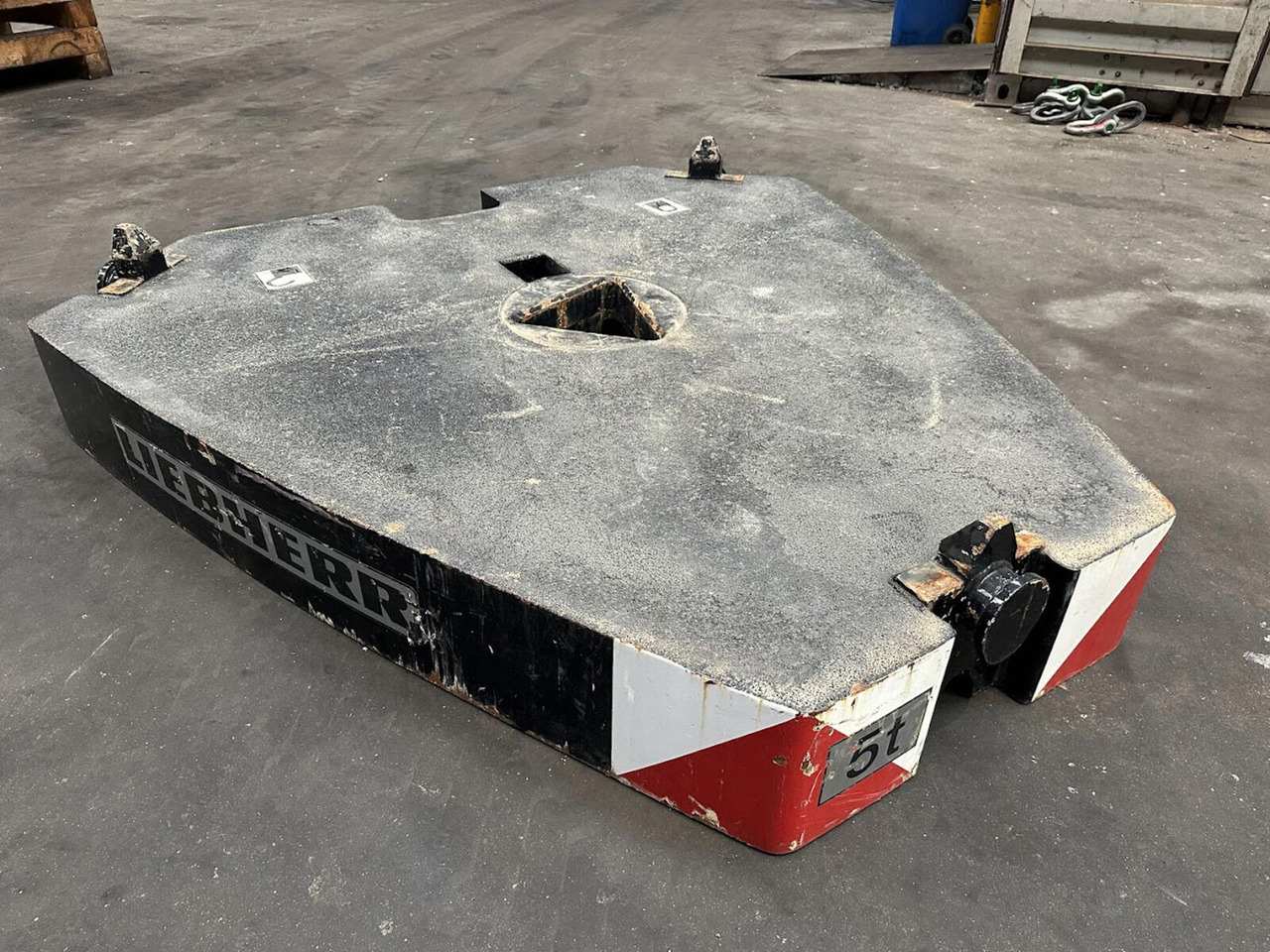 Liebherr LTM /LR counterweight 5T - Counterweight for Mobile crane: picture 1 Liebherr LTM /LR counterweight 5T - Counterweight for Mobile crane: picture 1