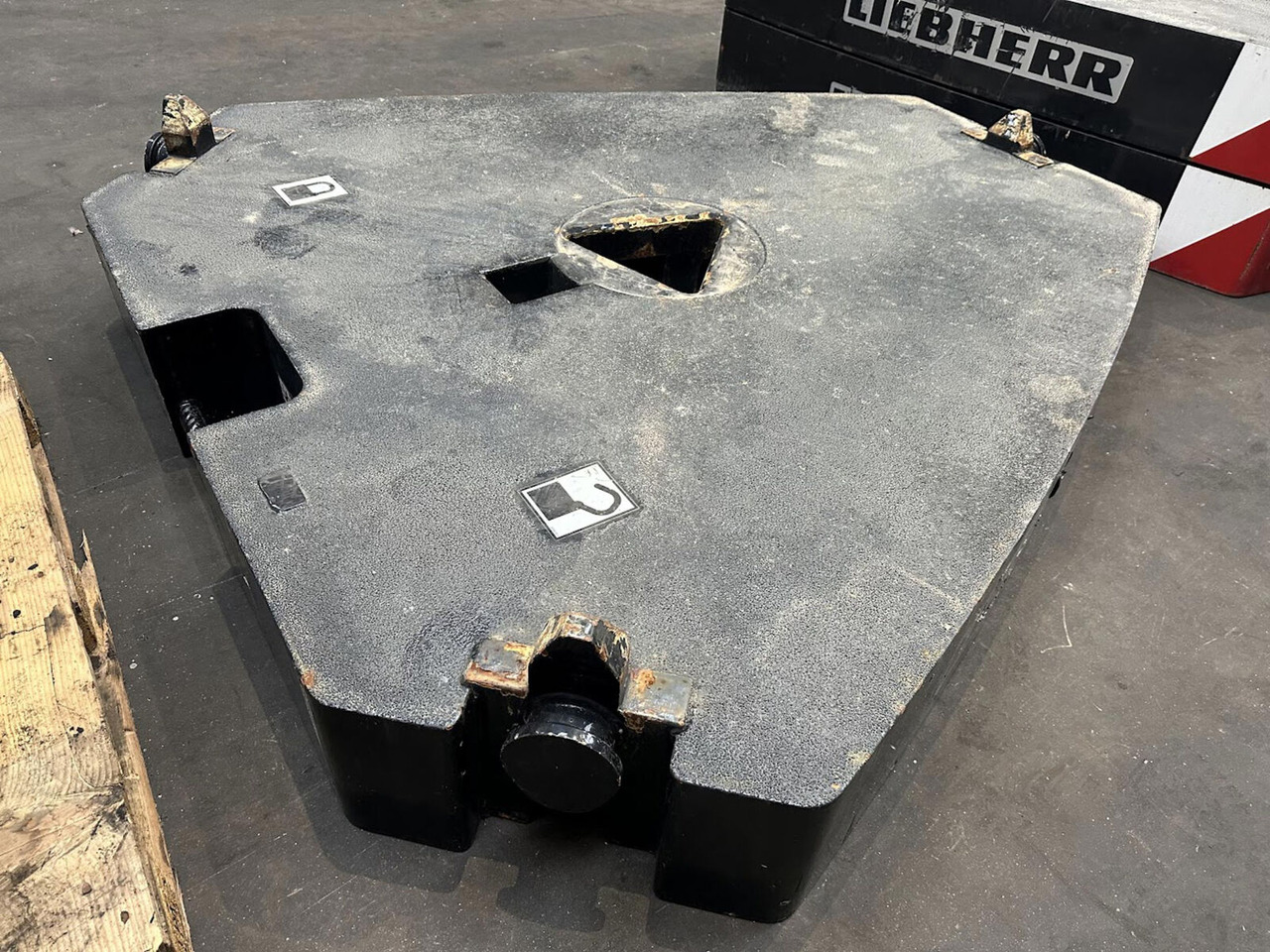 Liebherr LTM /LR counterweight 5T - Counterweight for Mobile crane: picture 3 Liebherr LTM /LR counterweight 5T - Counterweight for Mobile crane: picture 3