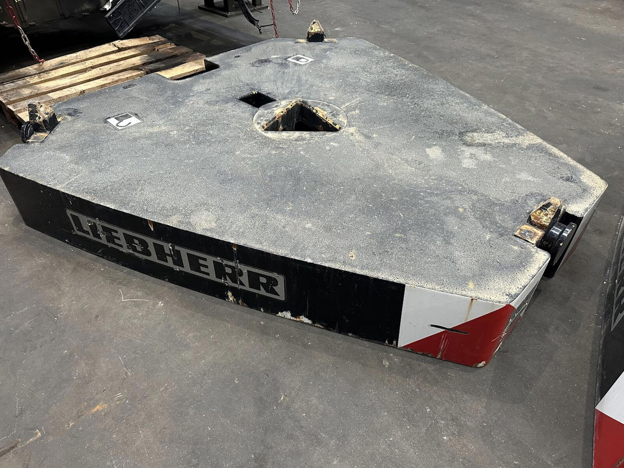 Liebherr LTM /LR counterweight 5T - Counterweight for Mobile crane: picture 1 Liebherr LTM /LR counterweight 5T - Counterweight for Mobile crane: picture 1