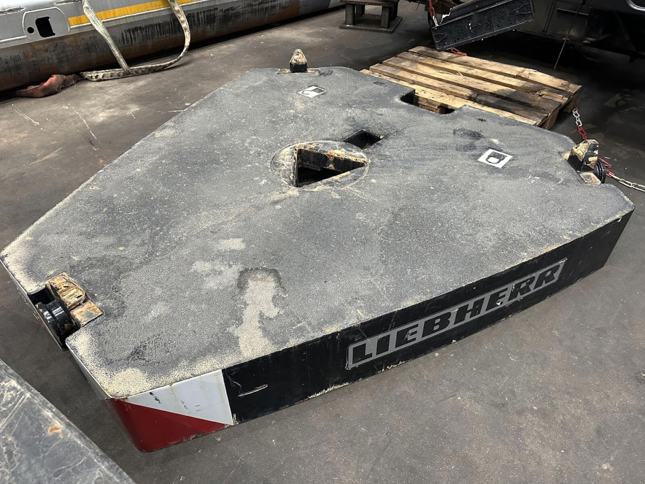 Liebherr LTM /LR counterweight 5T - Counterweight for Mobile crane: picture 4 Liebherr LTM /LR counterweight 5T - Counterweight for Mobile crane: picture 4