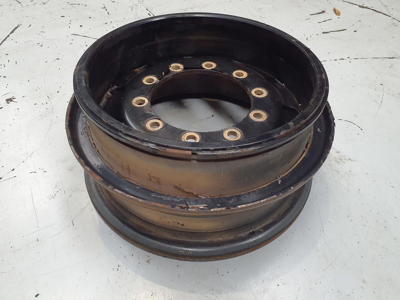 Liebherr Rim 445/95R25 10 10.5 3p - Rim for Crane: picture 3 Liebherr Rim 445/95R25 10 10.5 3p - Rim for Crane: picture 3