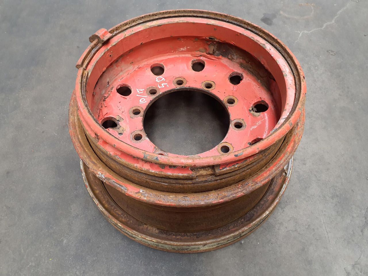 Liebherr Rim 445/95R25 10 17 5p - Rim for Crane: picture 3 Liebherr Rim 445/95R25 10 17 5p - Rim for Crane: picture 3