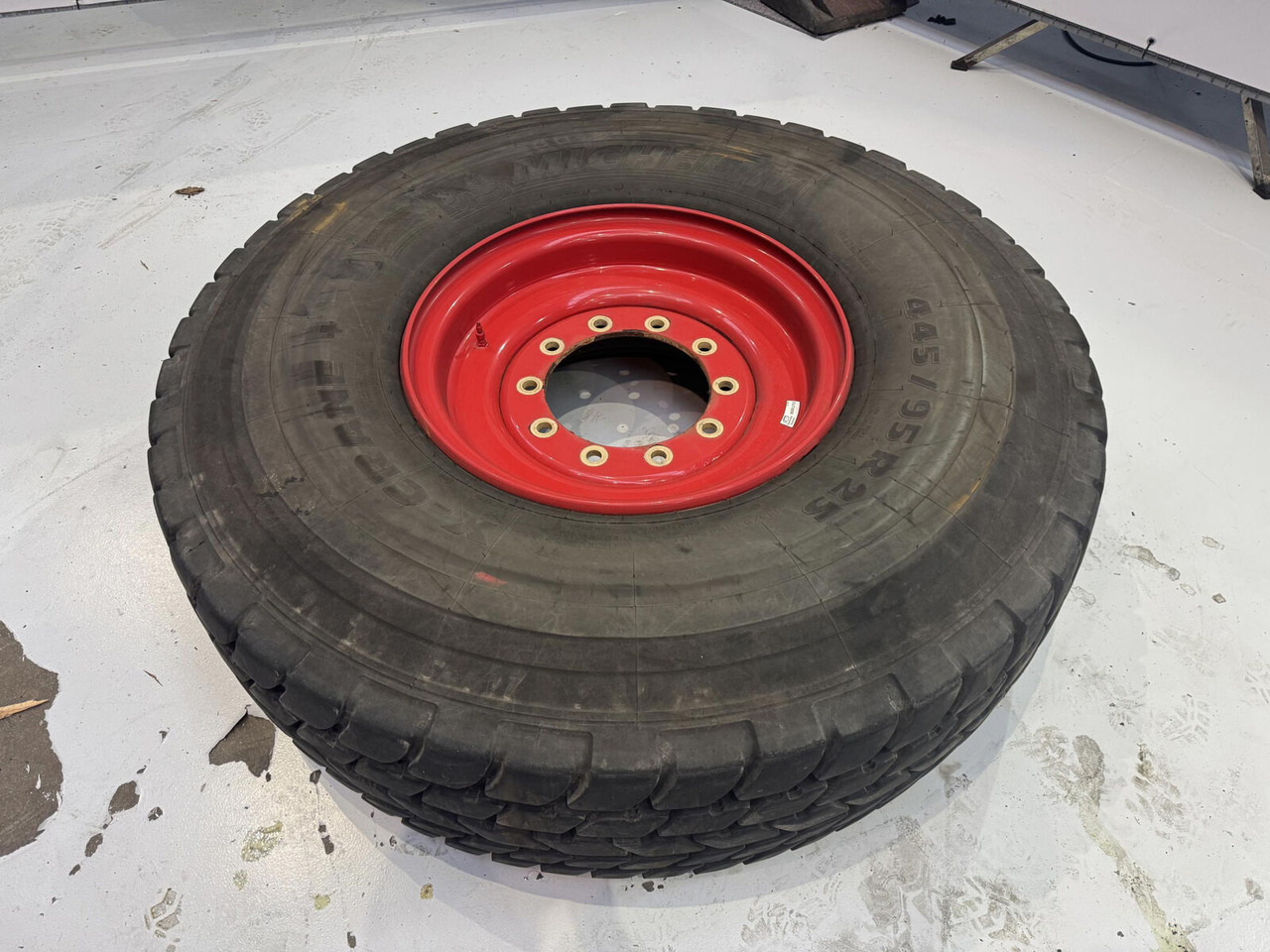 Michelin Wheel 445/95R25 10 12 1p - Wheel and tire package for Crane: picture 2 Michelin Wheel 445/95R25 10 12 1p - Wheel and tire package for Crane: picture 2