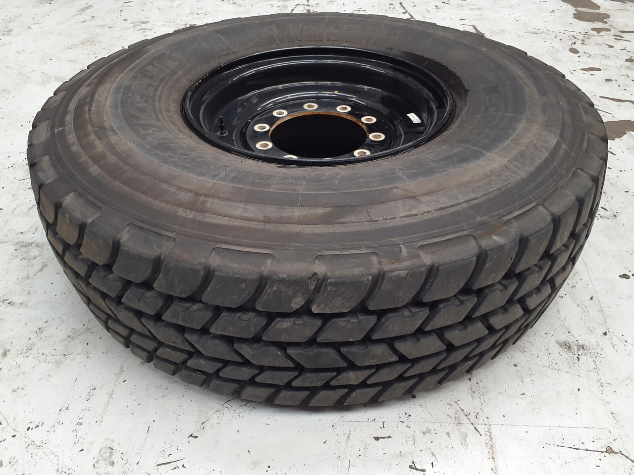 Michelin Wheel 445/95R25 10 12 1p - Wheel and tire package for Crane: picture 1 Michelin Wheel 445/95R25 10 12 1p - Wheel and tire package for Crane: picture 1