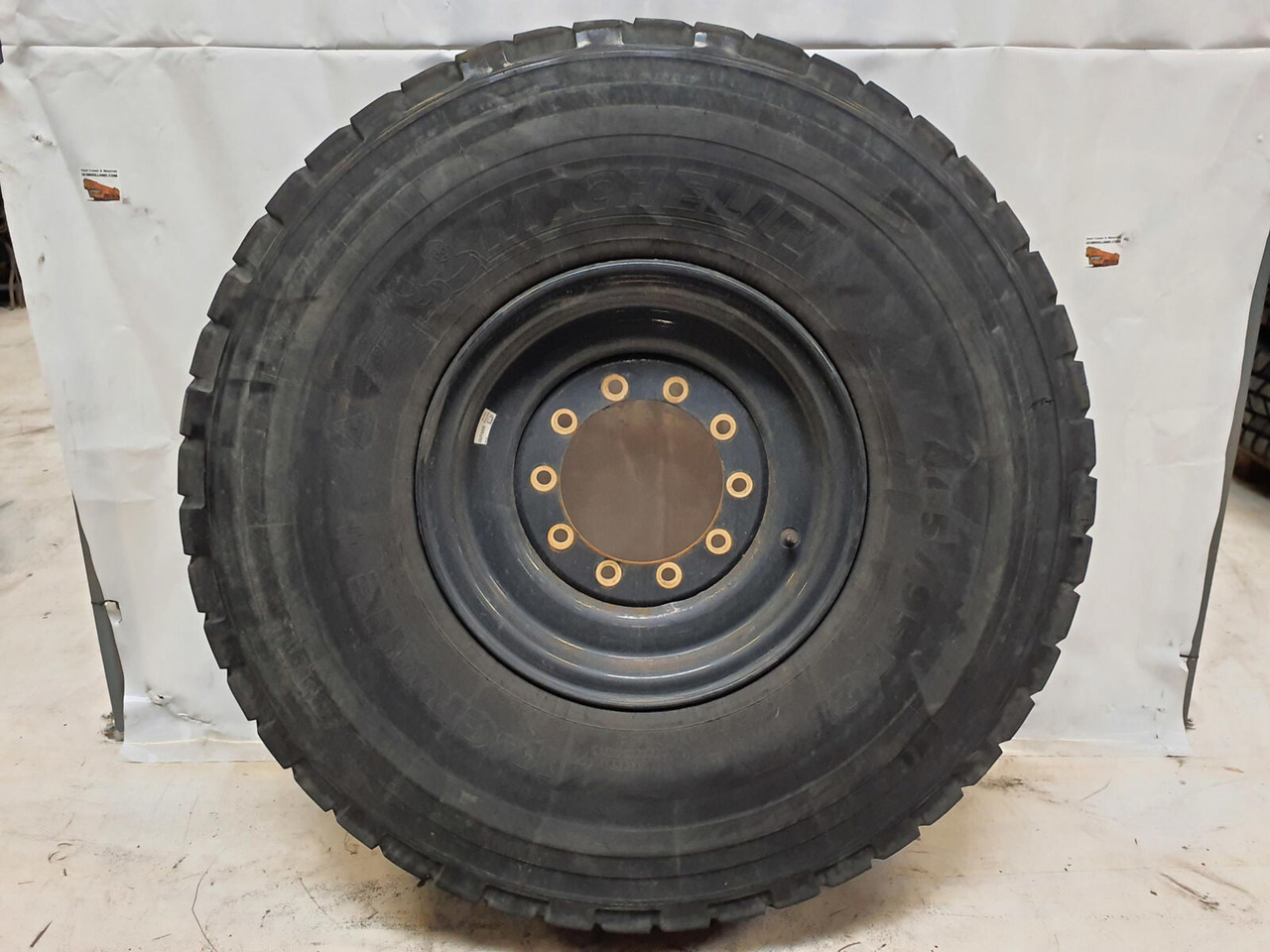 Michelin Wheel 445/95R25 10 12 1p - Wheel and tire package for Crane: picture 1 Michelin Wheel 445/95R25 10 12 1p - Wheel and tire package for Crane: picture 1