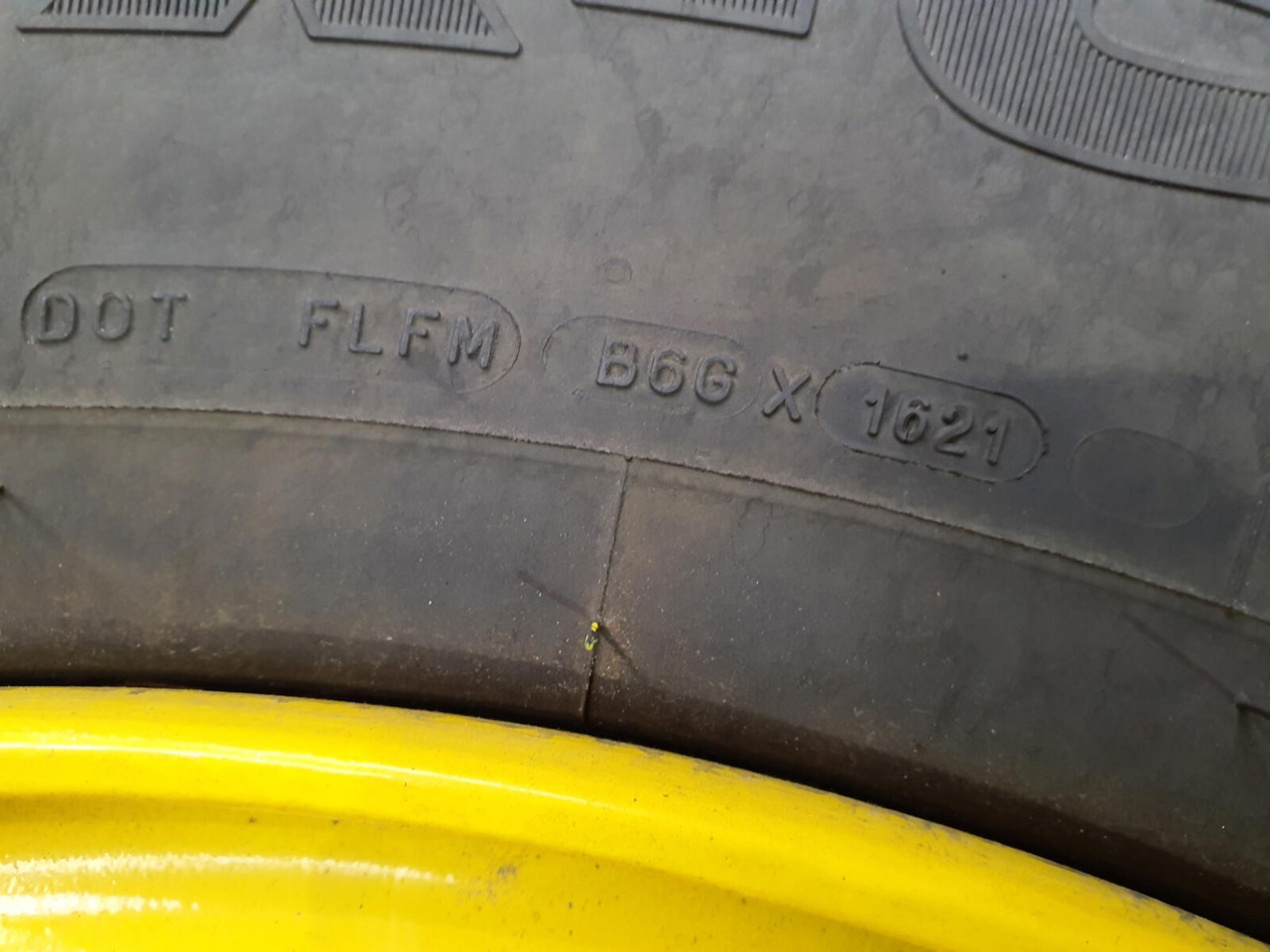 Michelin Wheel 445/95R25 10 12 1p - Wheel and tire package for Crane: picture 4 Michelin Wheel 445/95R25 10 12 1p - Wheel and tire package for Crane: picture 4
