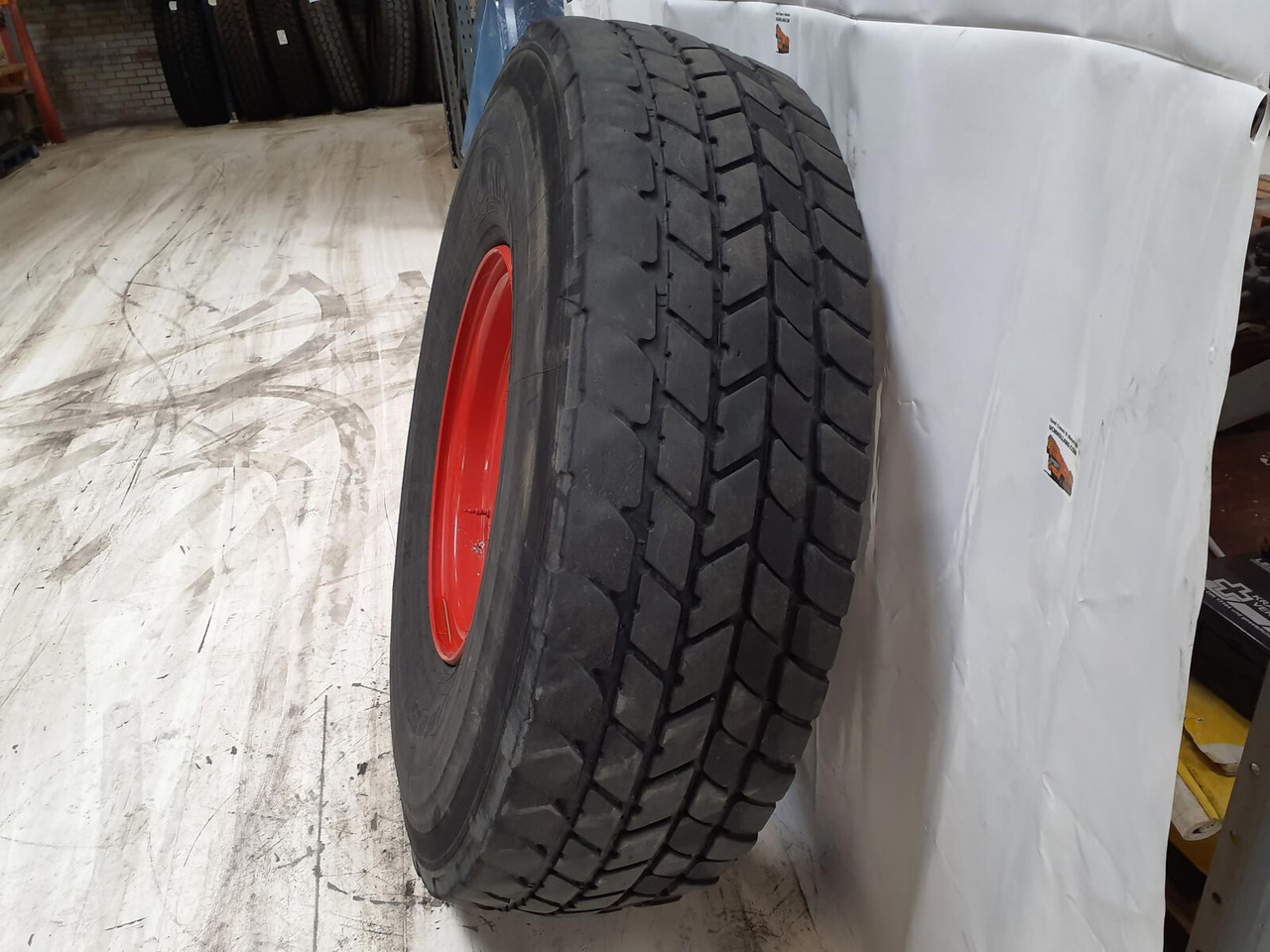 Michelin Wheel 445/95R25 10 12 1p - Wheel and tire package for Crane: picture 4 Michelin Wheel 445/95R25 10 12 1p - Wheel and tire package for Crane: picture 4