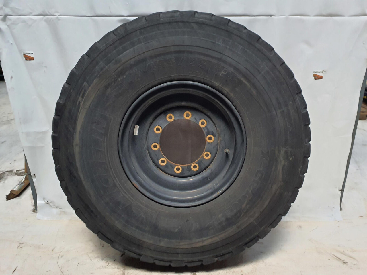 Michelin Wheel 445/95R25 10 12 1p - Wheel and tire package for Crane: picture 1 Michelin Wheel 445/95R25 10 12 1p - Wheel and tire package for Crane: picture 1