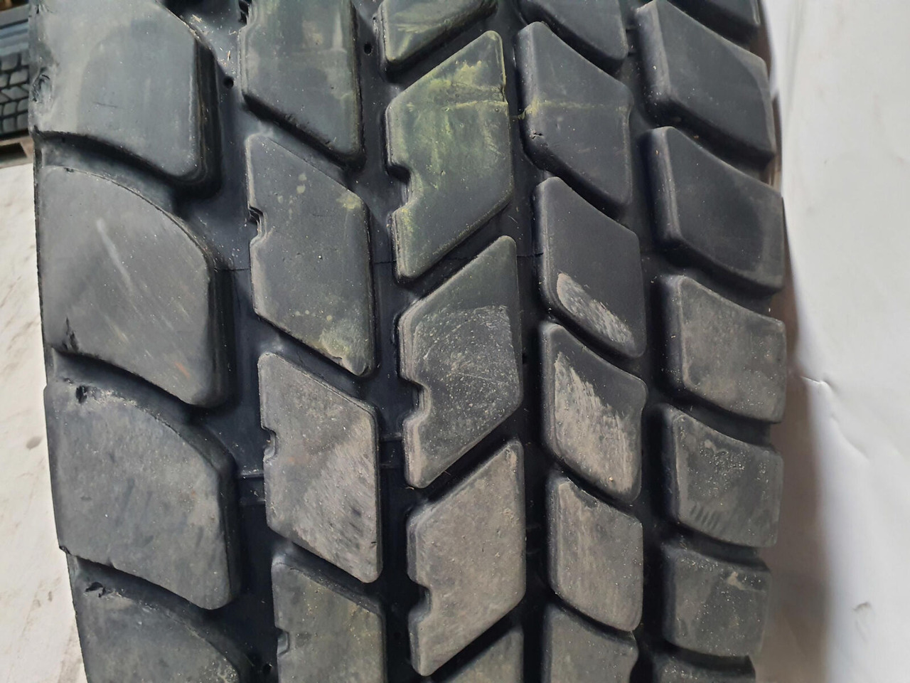 Michelin Wheel 445/95R25 10 12 1p - Wheel and tire package for Crane: picture 5 Michelin Wheel 445/95R25 10 12 1p - Wheel and tire package for Crane: picture 5