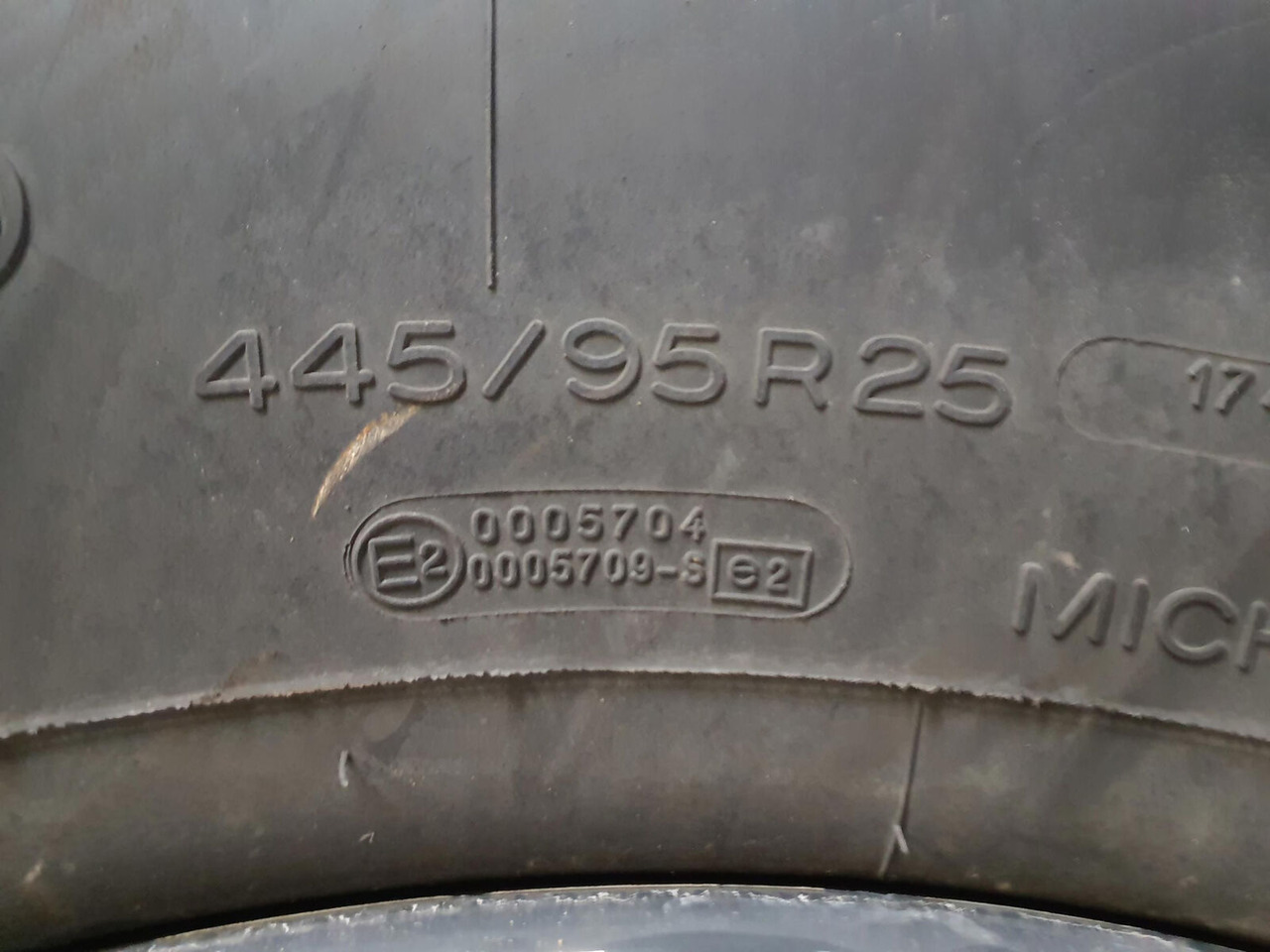 Michelin Wheel 445/95R25 10 12 1p - Wheel and tire package for Crane: picture 5 Michelin Wheel 445/95R25 10 12 1p - Wheel and tire package for Crane: picture 5