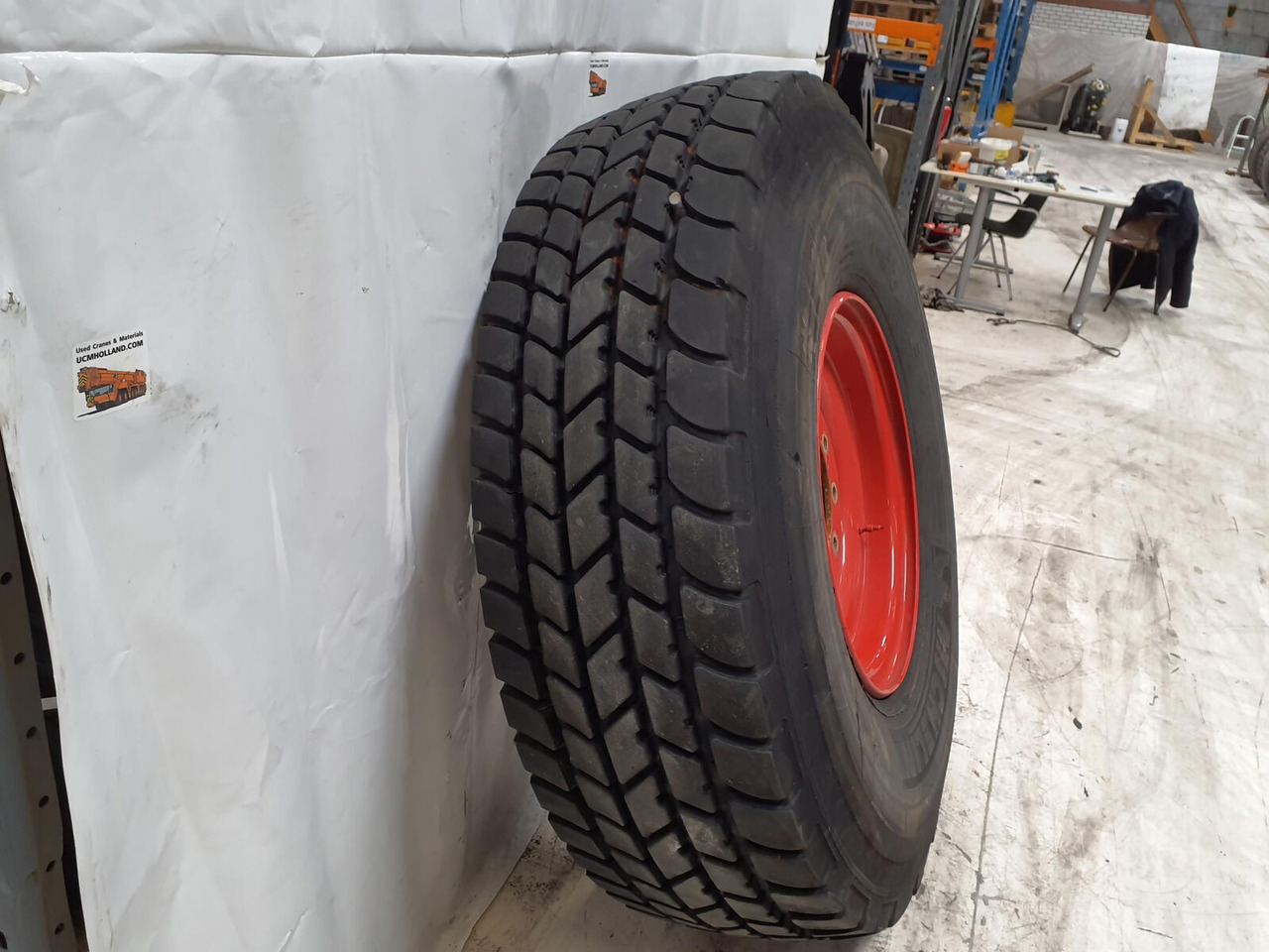 Michelin Wheel 445/95R25 10 12 1p - Wheel and tire package for Crane: picture 3 Michelin Wheel 445/95R25 10 12 1p - Wheel and tire package for Crane: picture 3