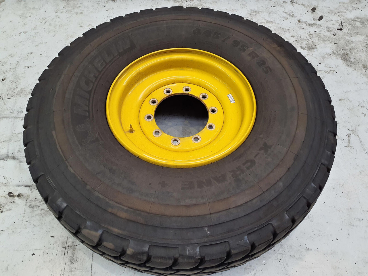 Michelin Wheel 445/95R25 10 12 1p - Wheel and tire package for Crane: picture 3 Michelin Wheel 445/95R25 10 12 1p - Wheel and tire package for Crane: picture 3