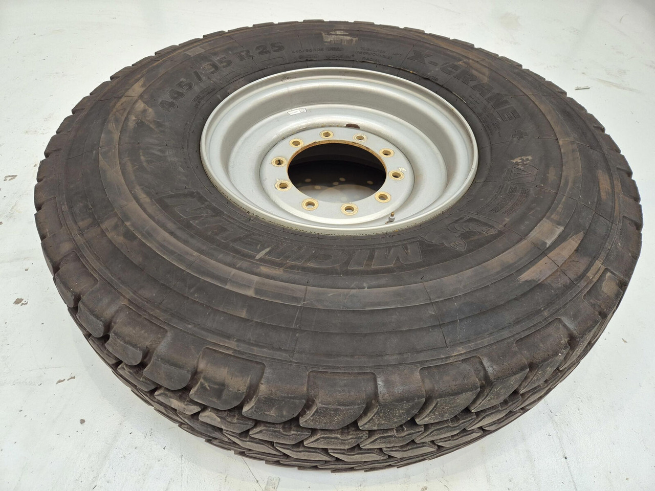 Michelin Wheel 445/95R25 10 12 1p - Wheel and tire package for Crane: picture 1 Michelin Wheel 445/95R25 10 12 1p - Wheel and tire package for Crane: picture 1