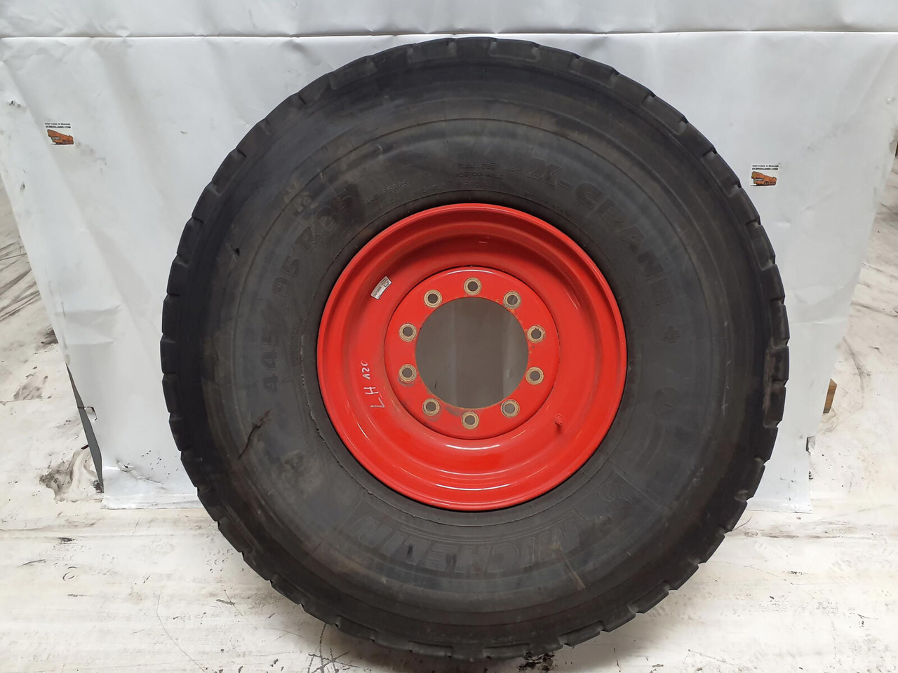 Michelin Wheel 445/95R25 10 12 1p - Wheel and tire package for Crane: picture 1 Michelin Wheel 445/95R25 10 12 1p - Wheel and tire package for Crane: picture 1