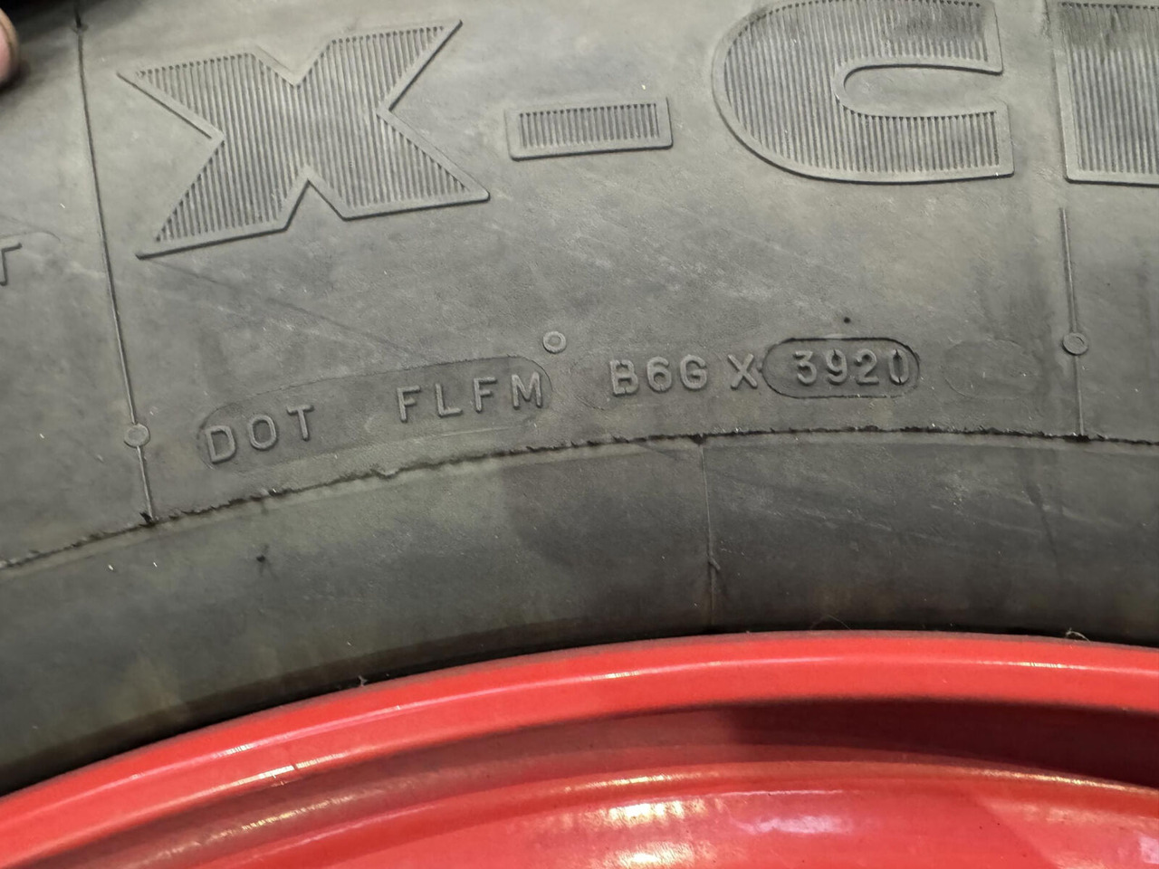 Michelin Wheel 445/95R25 10 12 1p - Wheel and tire package for Crane: picture 5 Michelin Wheel 445/95R25 10 12 1p - Wheel and tire package for Crane: picture 5