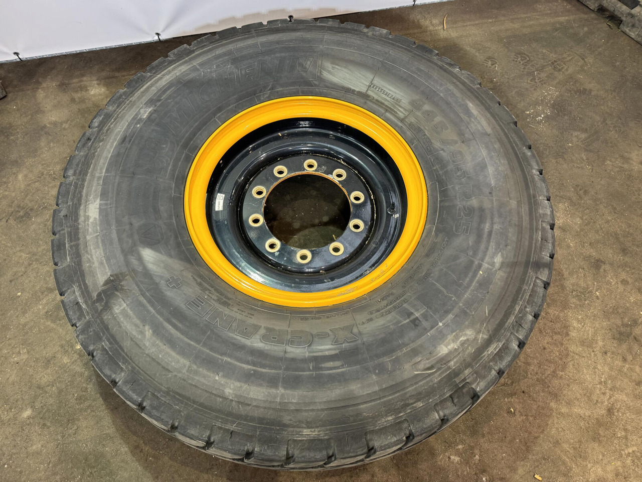 Michelin Wheel 445/95R25 10 12.3 1p - Wheel and tire package for Crane: picture 1 Michelin Wheel 445/95R25 10 12.3 1p - Wheel and tire package for Crane: picture 1