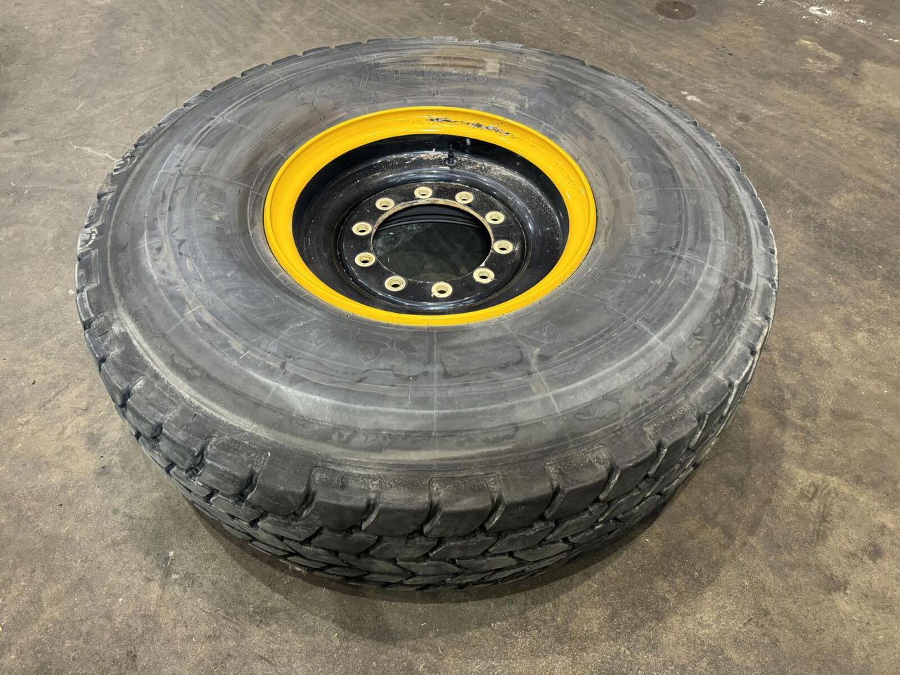 Michelin Wheel 445/95R25 10 12.3 1p - Wheel and tire package for Crane: picture 2 Michelin Wheel 445/95R25 10 12.3 1p - Wheel and tire package for Crane: picture 2