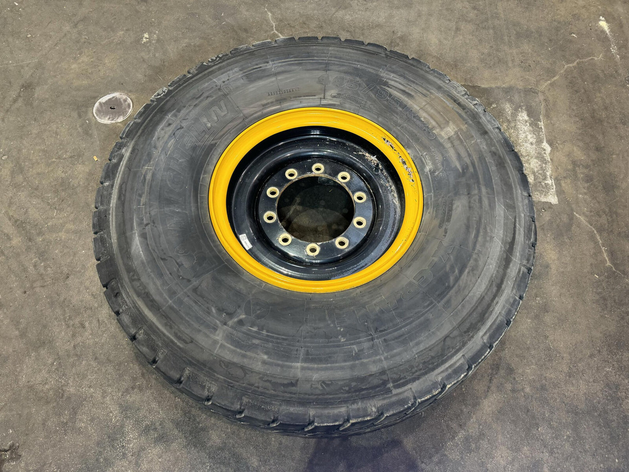 Michelin Wheel 445/95R25 10 12.3 1p - Wheel and tire package for Crane: picture 1 Michelin Wheel 445/95R25 10 12.3 1p - Wheel and tire package for Crane: picture 1