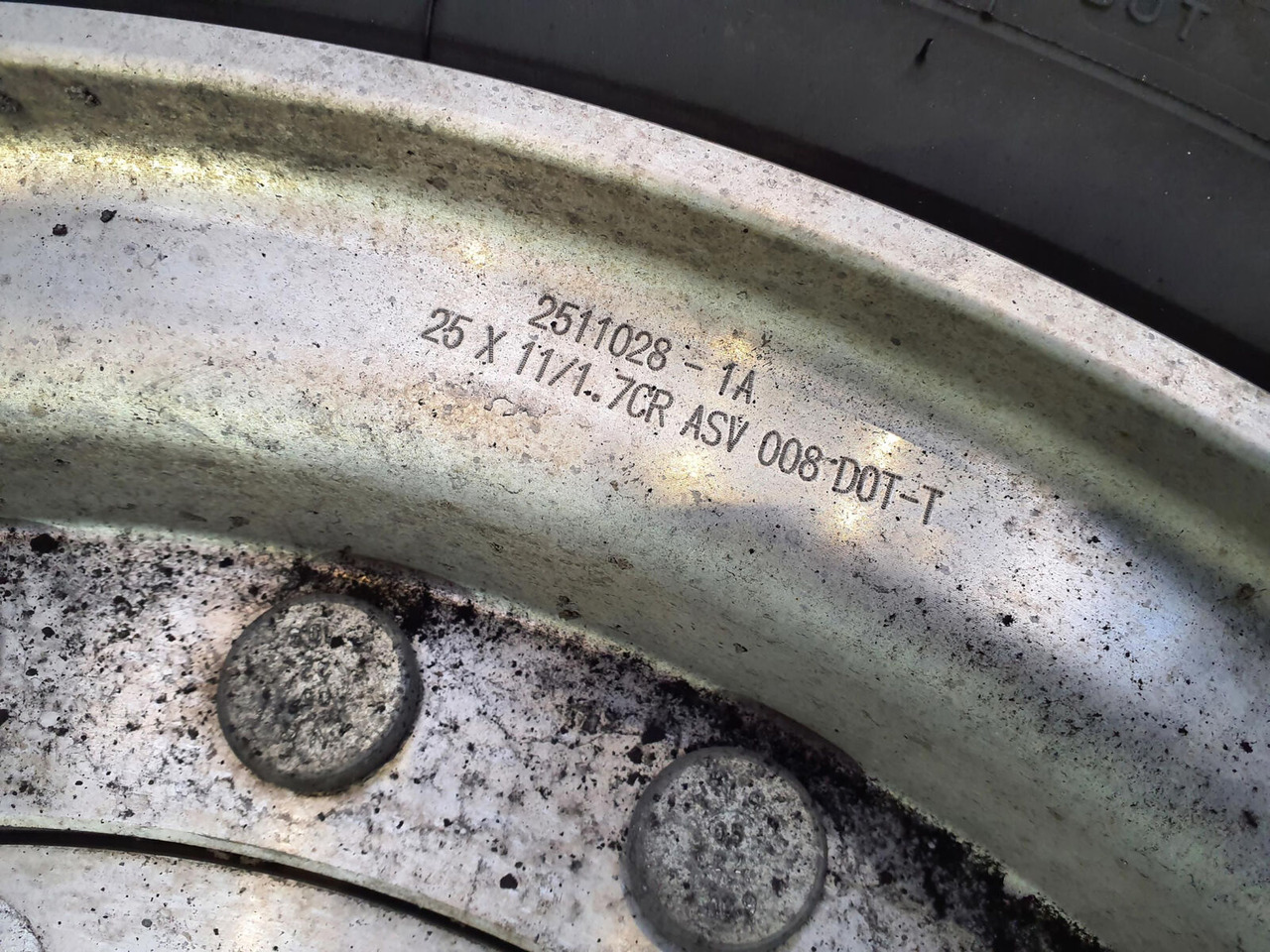 Michelin Wheel 445/95R25 12 9 2p alu - Wheel and tire package for Crane: picture 5 Michelin Wheel 445/95R25 12 9 2p alu - Wheel and tire package for Crane: picture 5