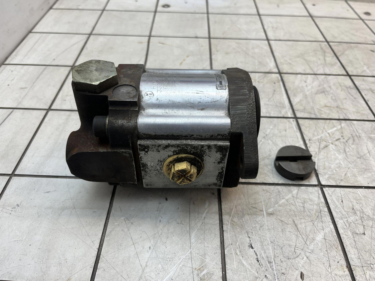 Parker Parker Hydraulics gear pump - Hydraulic pump for Crane: picture 1 Parker Parker Hydraulics gear pump - Hydraulic pump for Crane: picture 1