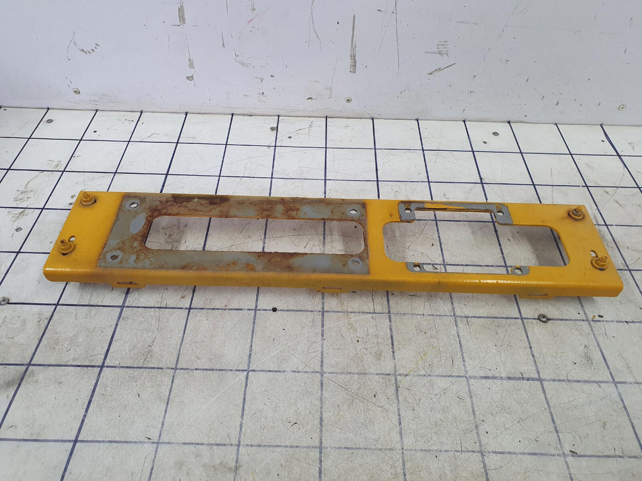 Liebherr LTM 1055-3.2 mounting plate - Spare parts for Mobile crane: picture 2 Liebherr LTM 1055-3.2 mounting plate - Spare parts for Mobile crane: picture 2
