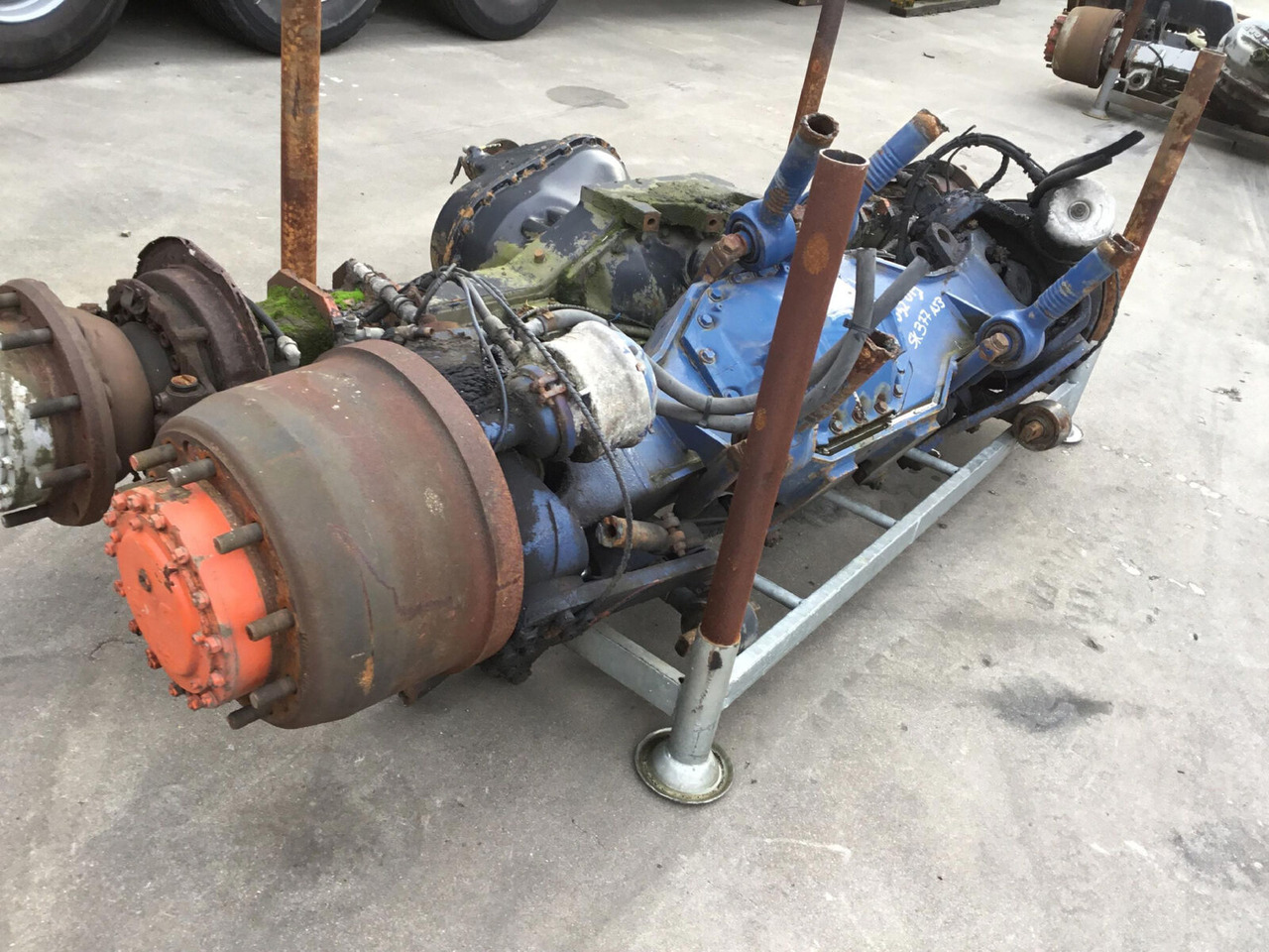 Spierings SK 377 axle 3 - Axle and parts for Mobile crane: picture 1 Spierings SK 377 axle 3 - Axle and parts for Mobile crane: picture 1